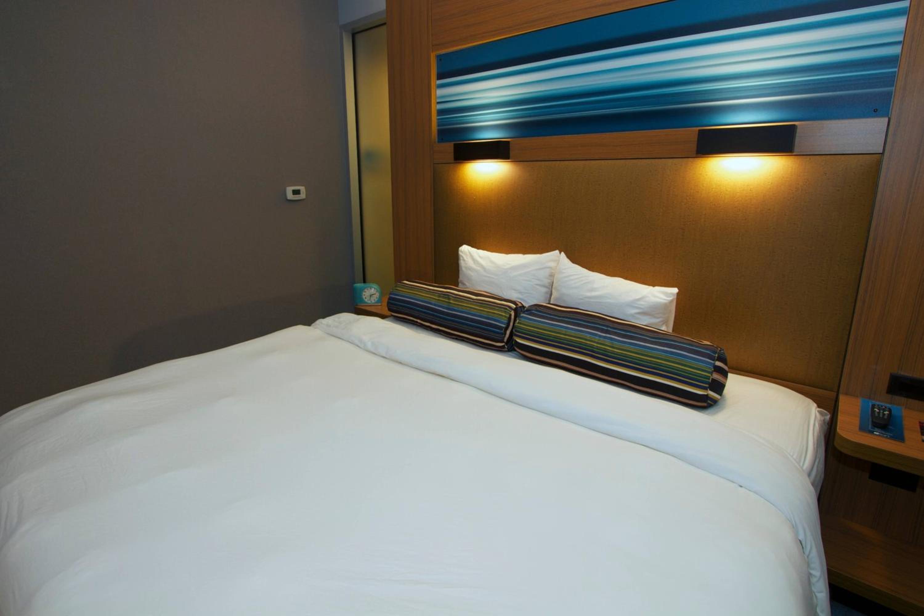 Aloft, Guest room, 1 King - Photo 3