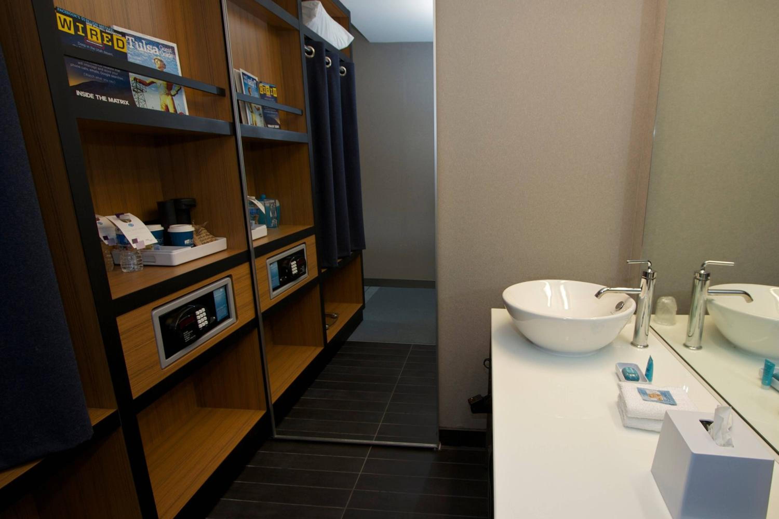 Aloft, Guest room, 1 King - Photo 5