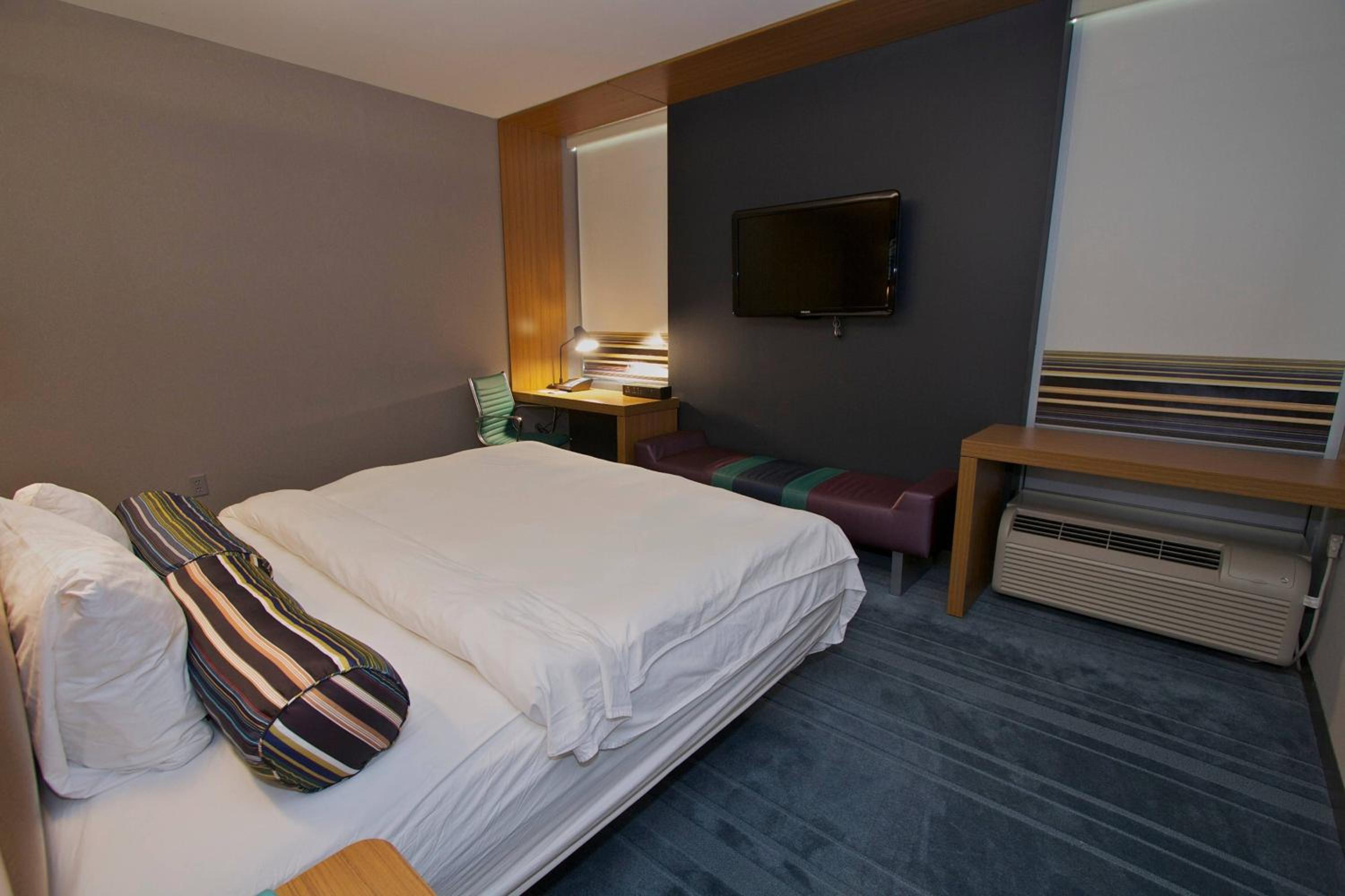 Aloft, Guest room, 1 King - Photo 2
