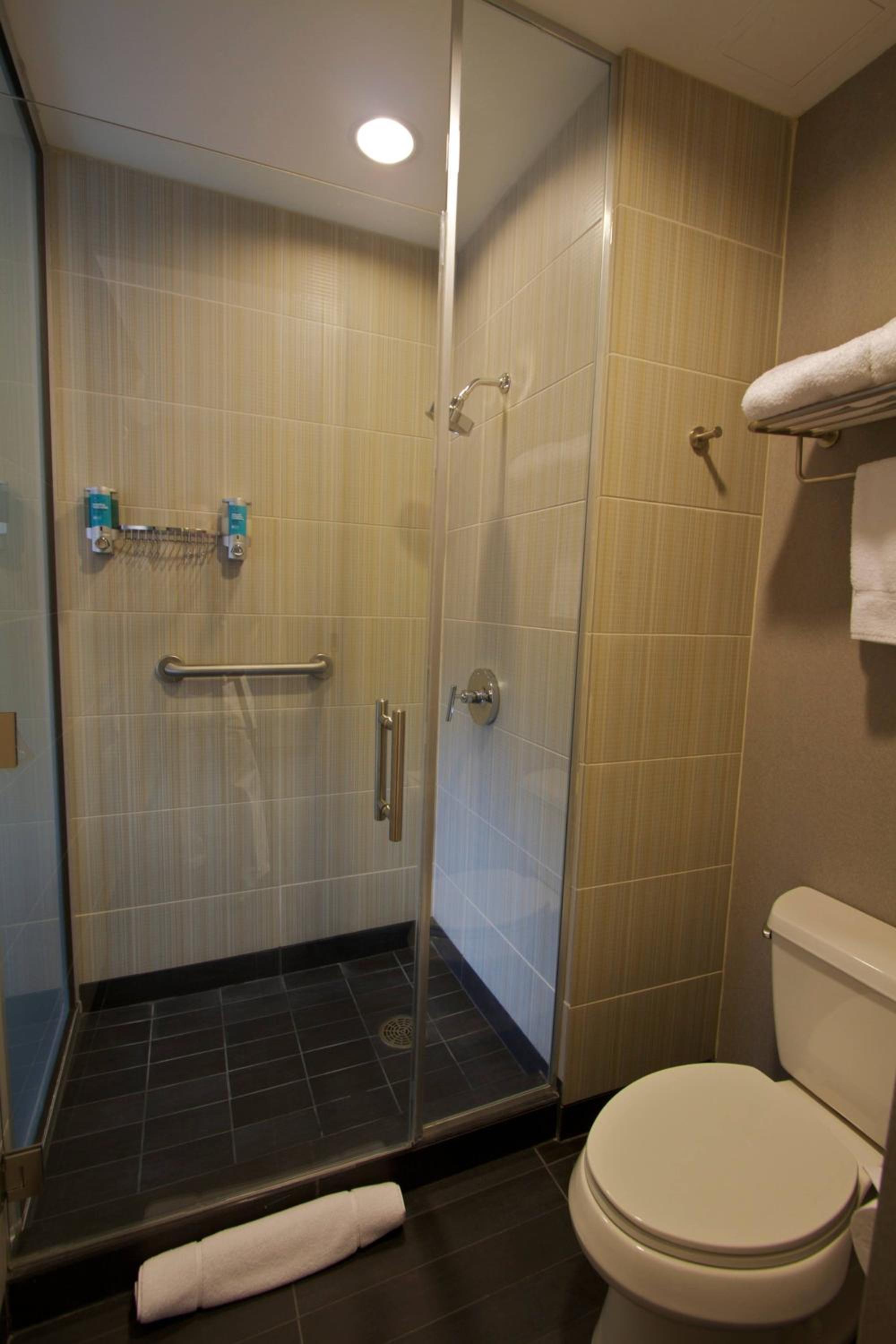 Aloft, Guest room, 1 King - Photo 4