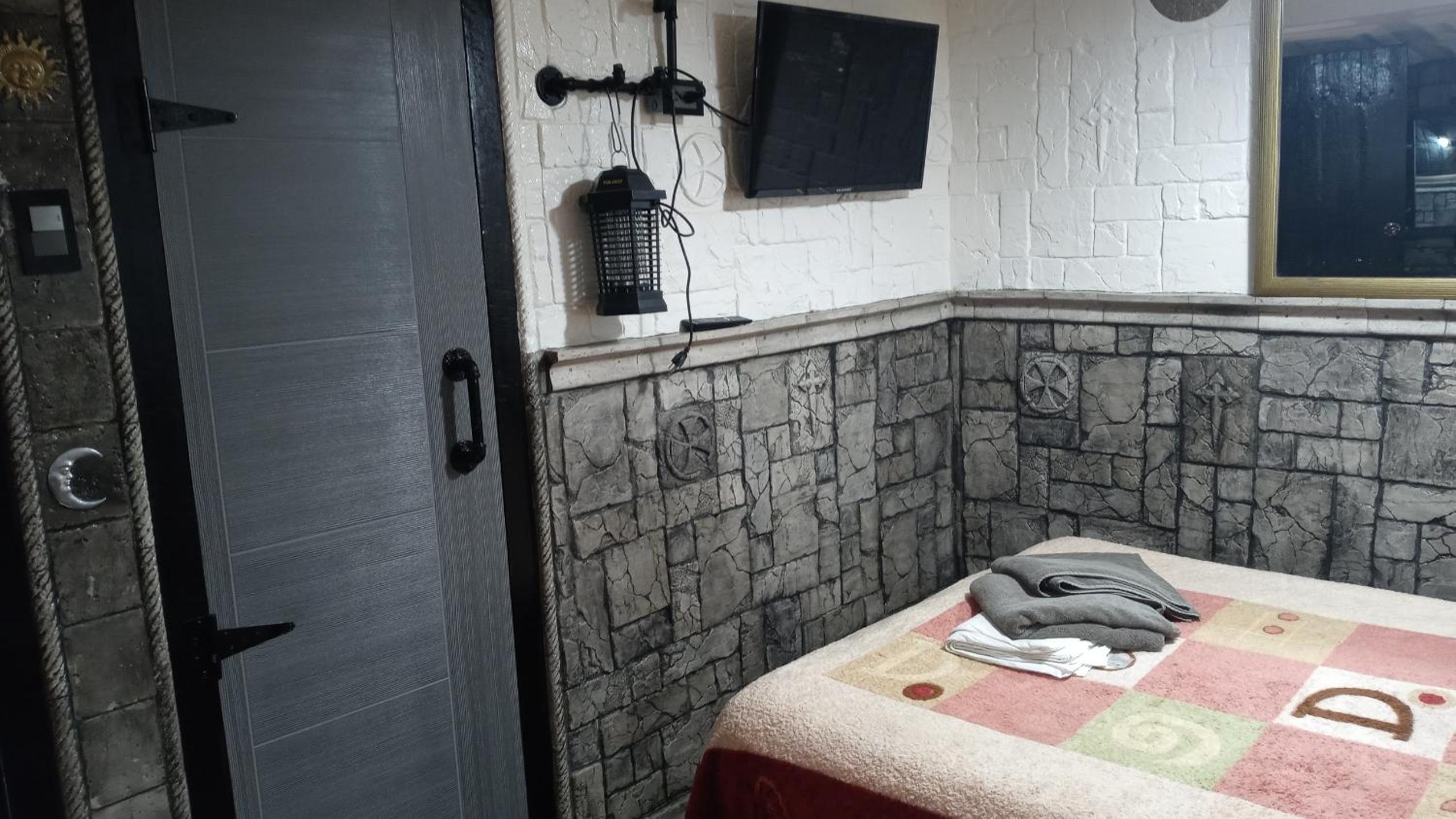 Double or Twin Room with Private Bathroom photo 3