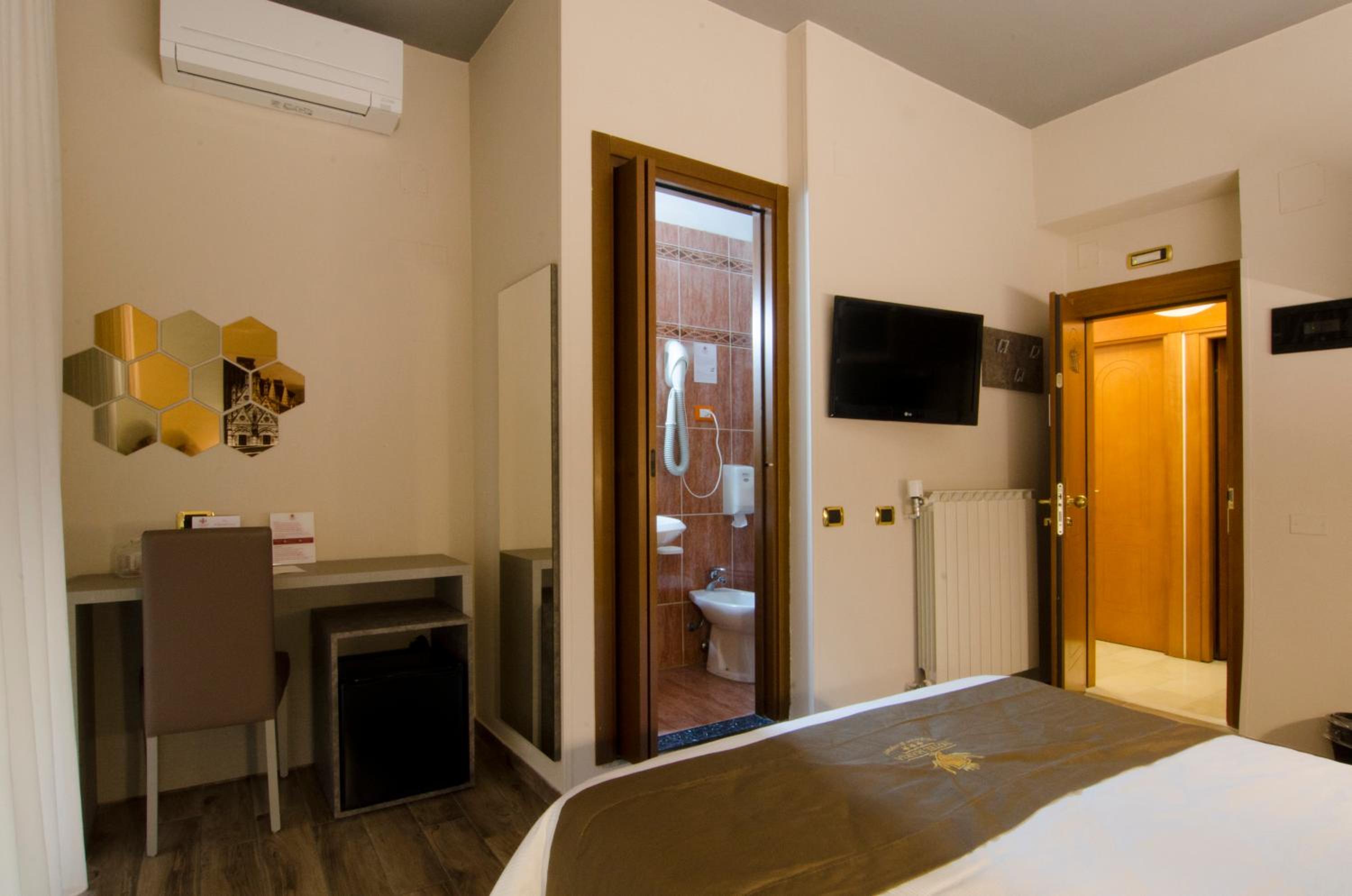 Double Room photo 3