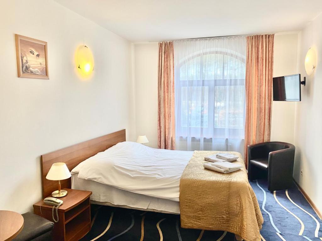 Standard Queen Room - Photo 6