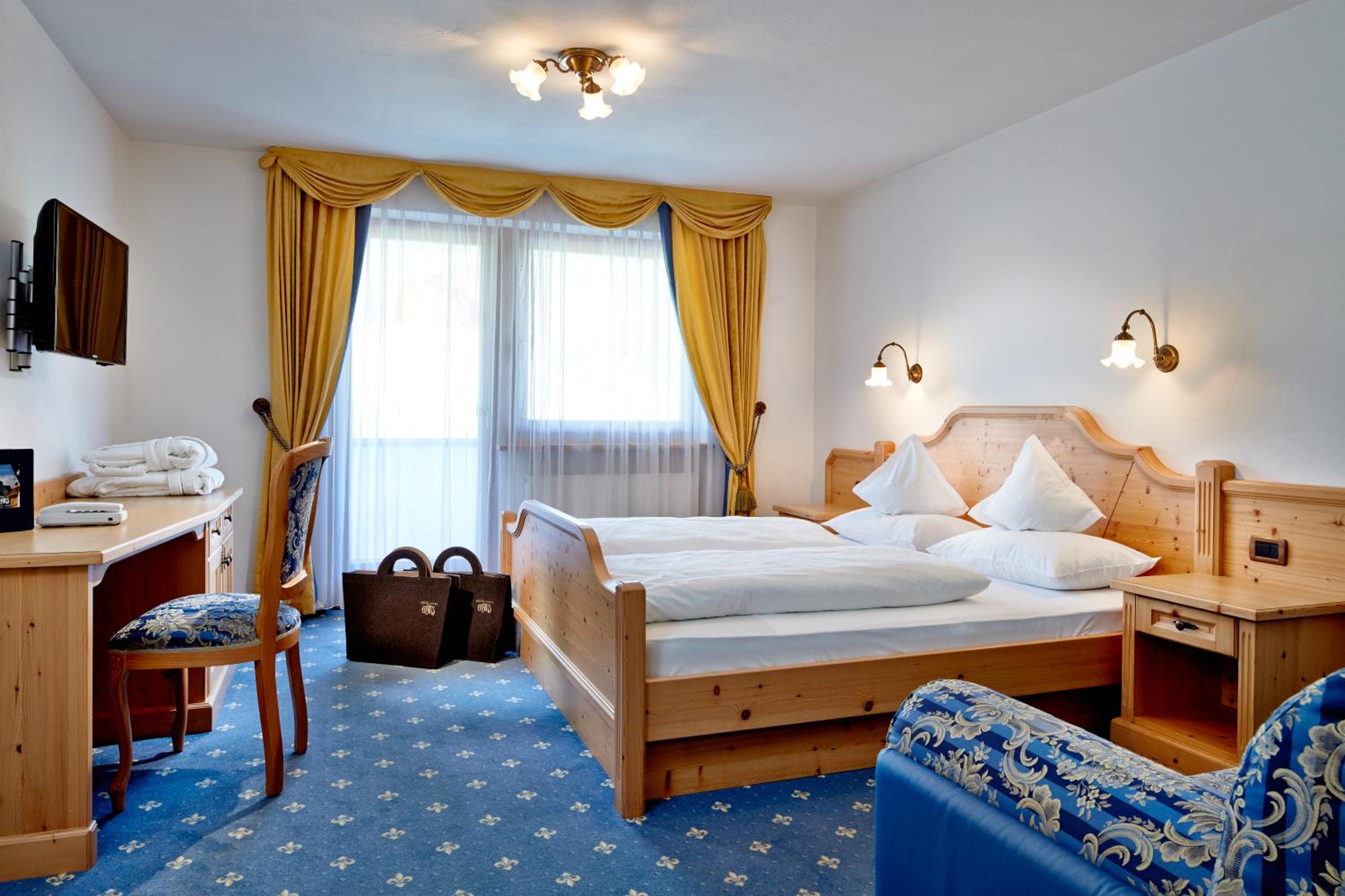 Standard Double Room with Mountain View