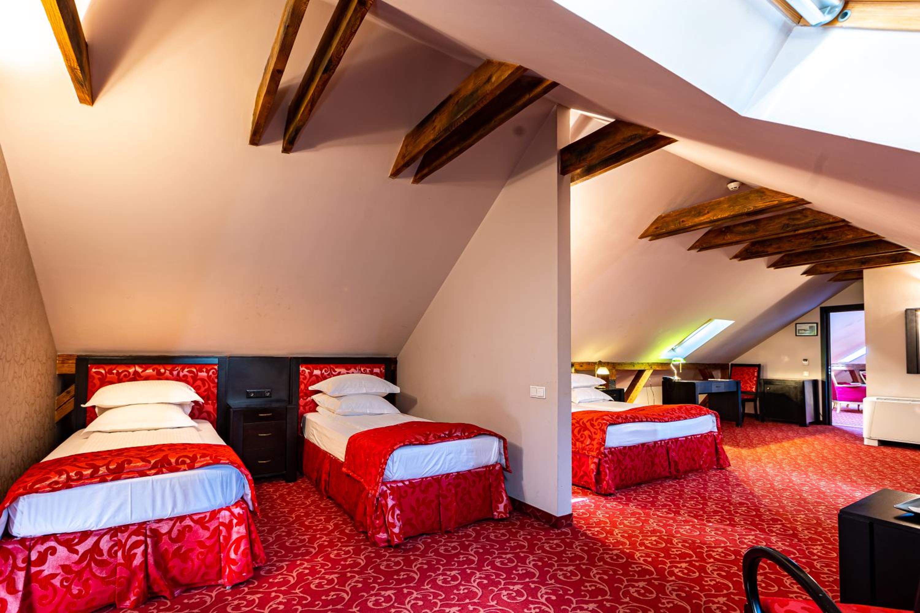 Family Suite - Attic photo 3