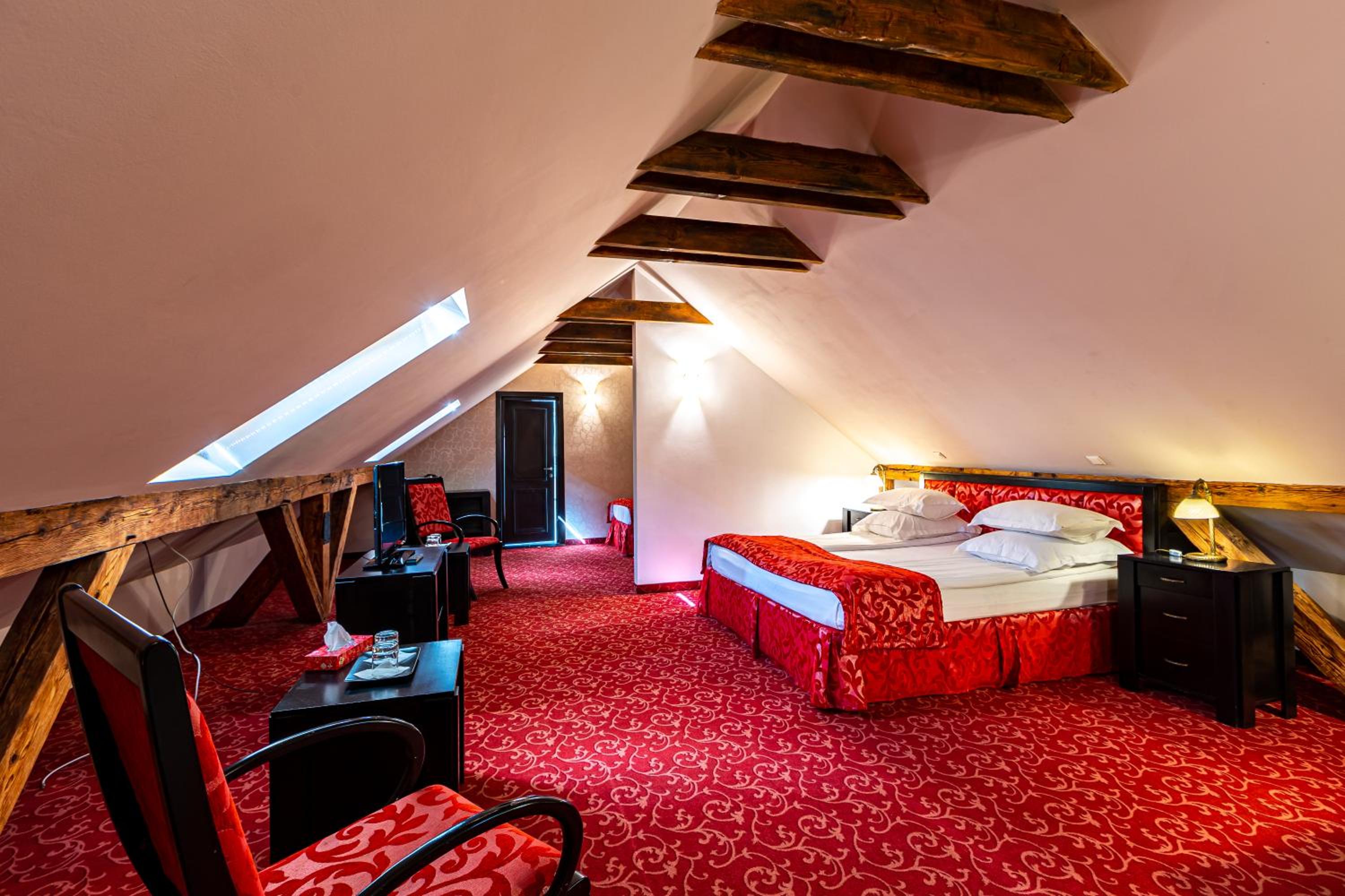 Family Suite - Attic photo 2