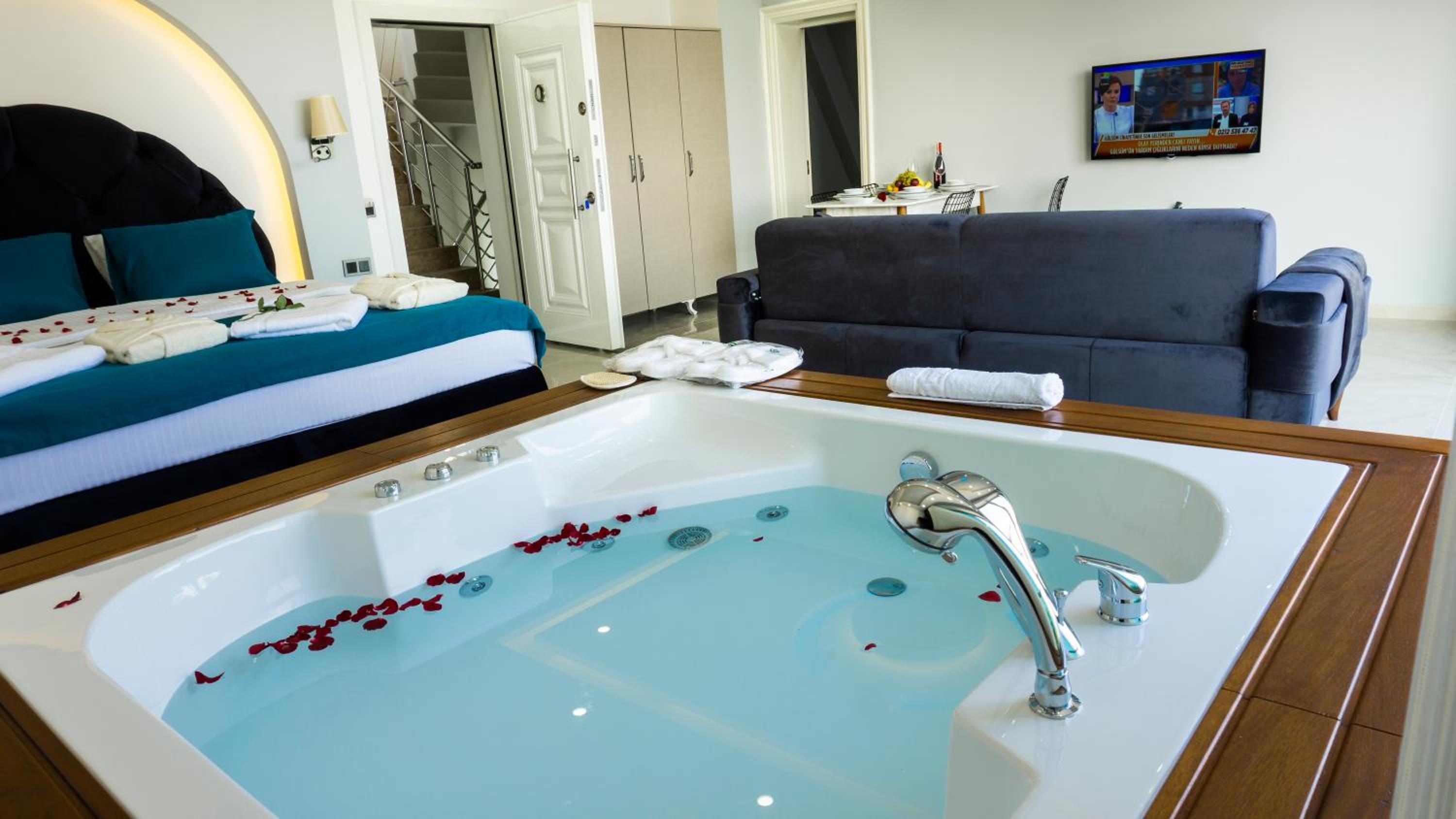Deluxe Suite with Spa Bath