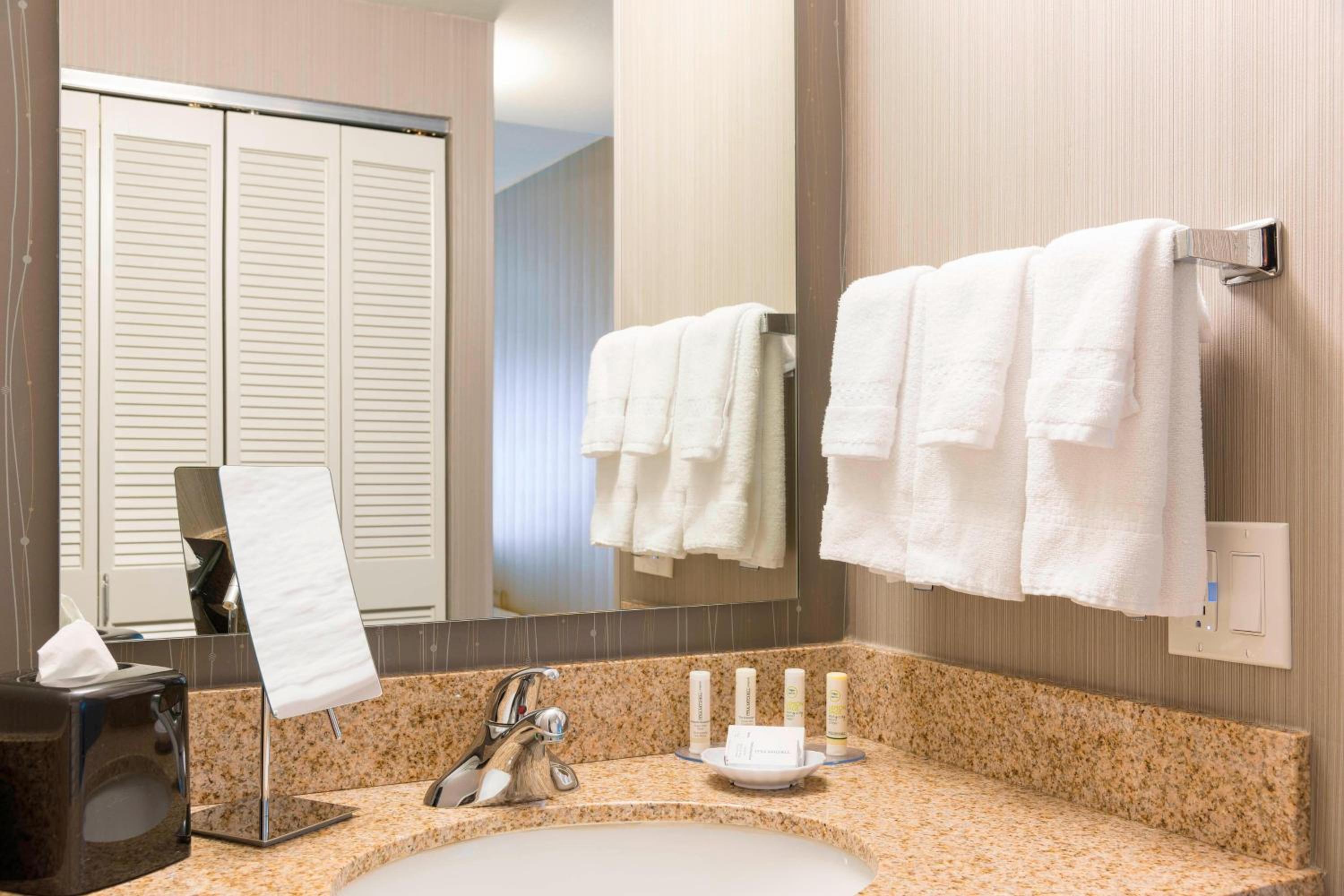 King Guest Room - Photo 4