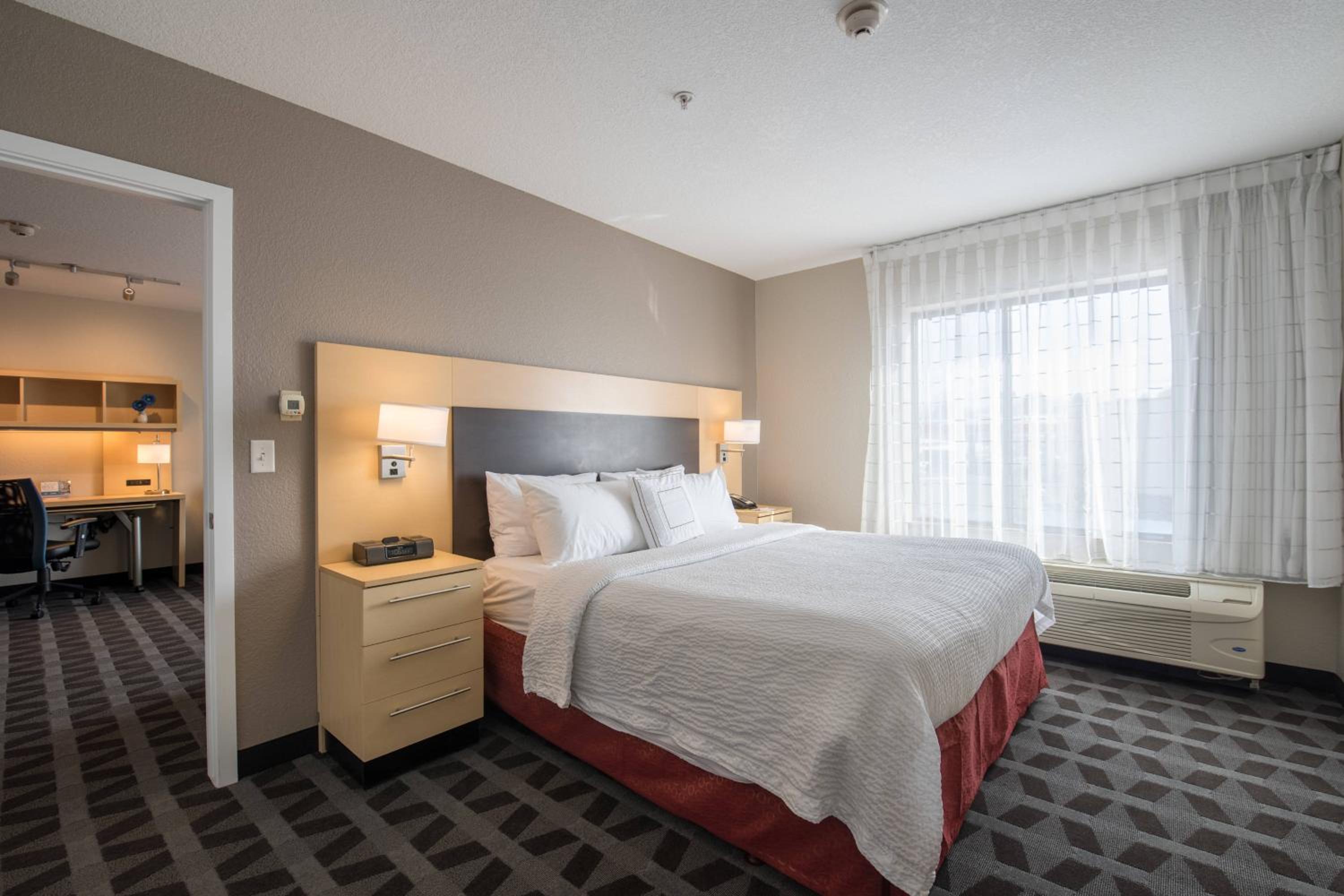 One-Bedroom King Suite with Sofa Bed - Photo 5