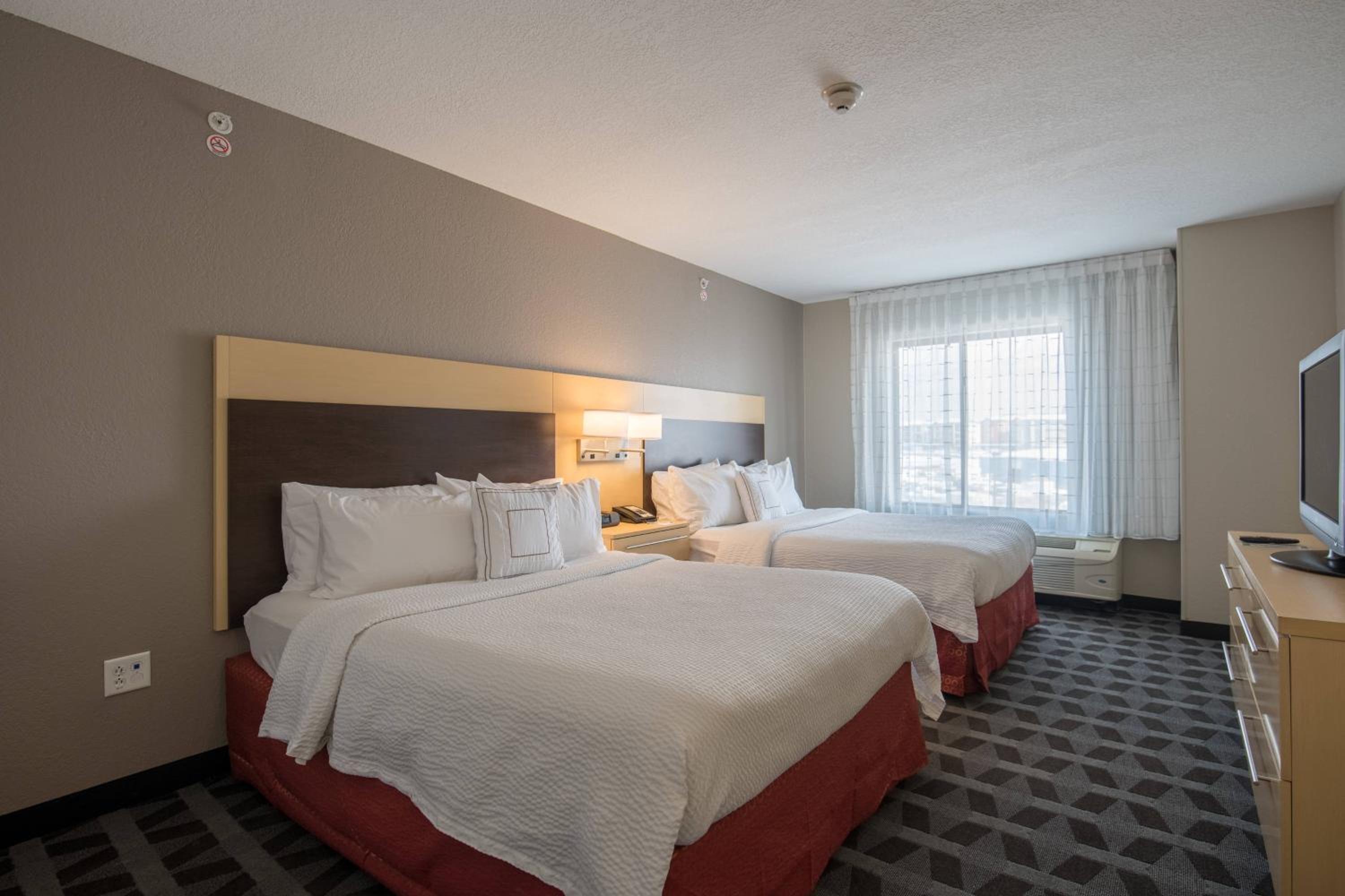 Queen Suite - Photo 1