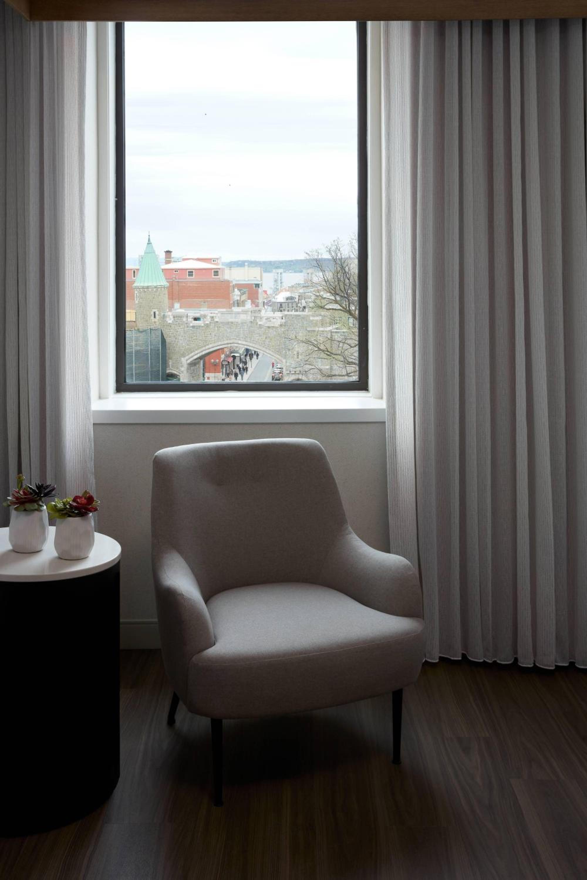 Guest King Room with City View - Photo 2