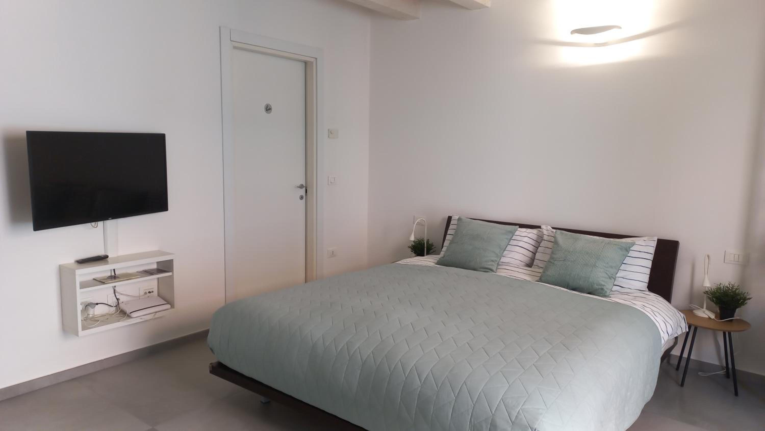 Studio (2 Adults) - Photo 15