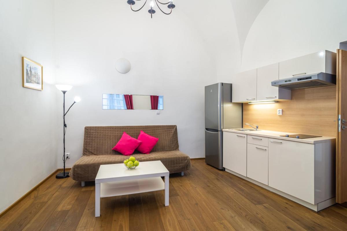 One-Bedroom Apartment thumbnail 5