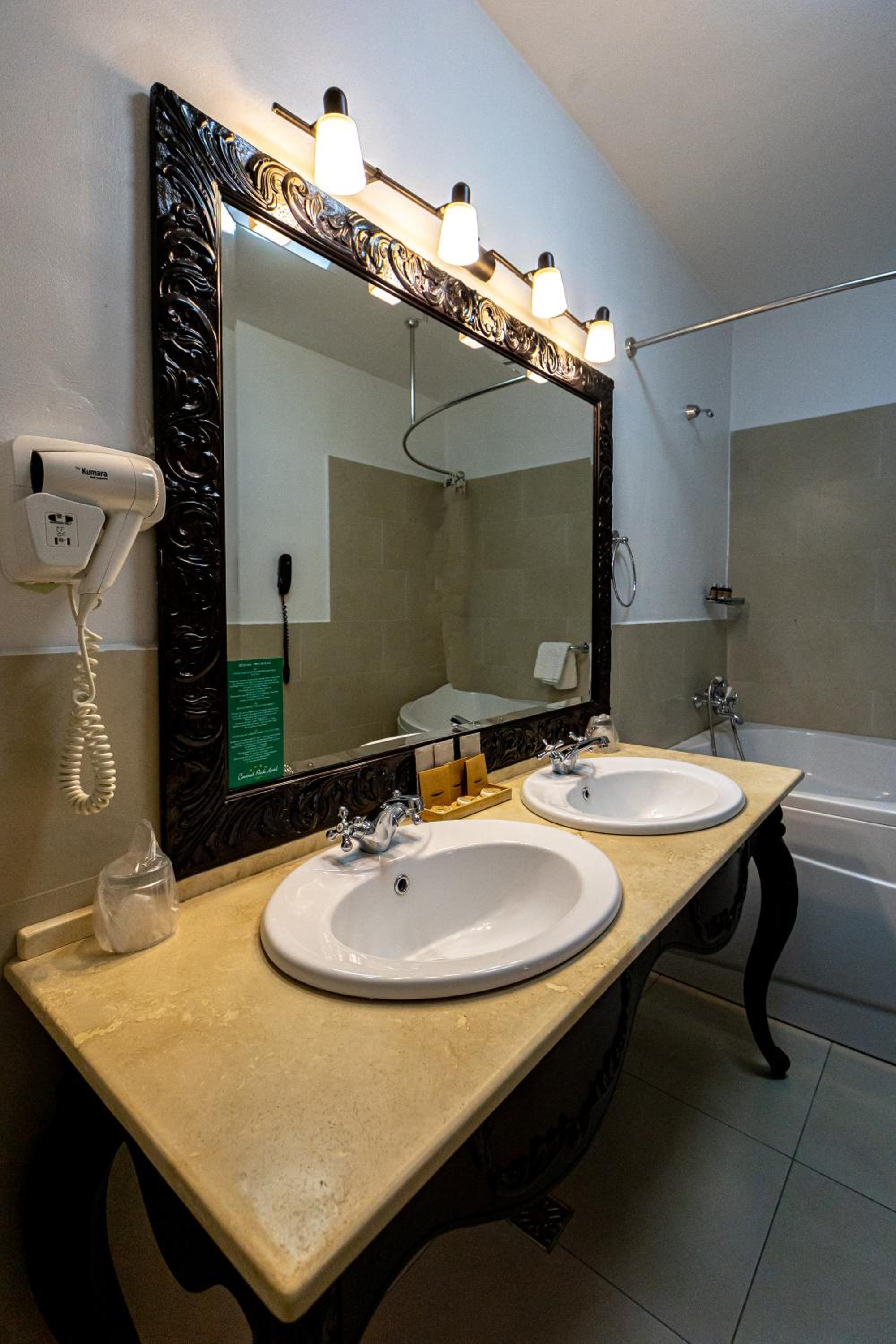 Presidential Suite with Citadel View photo 2