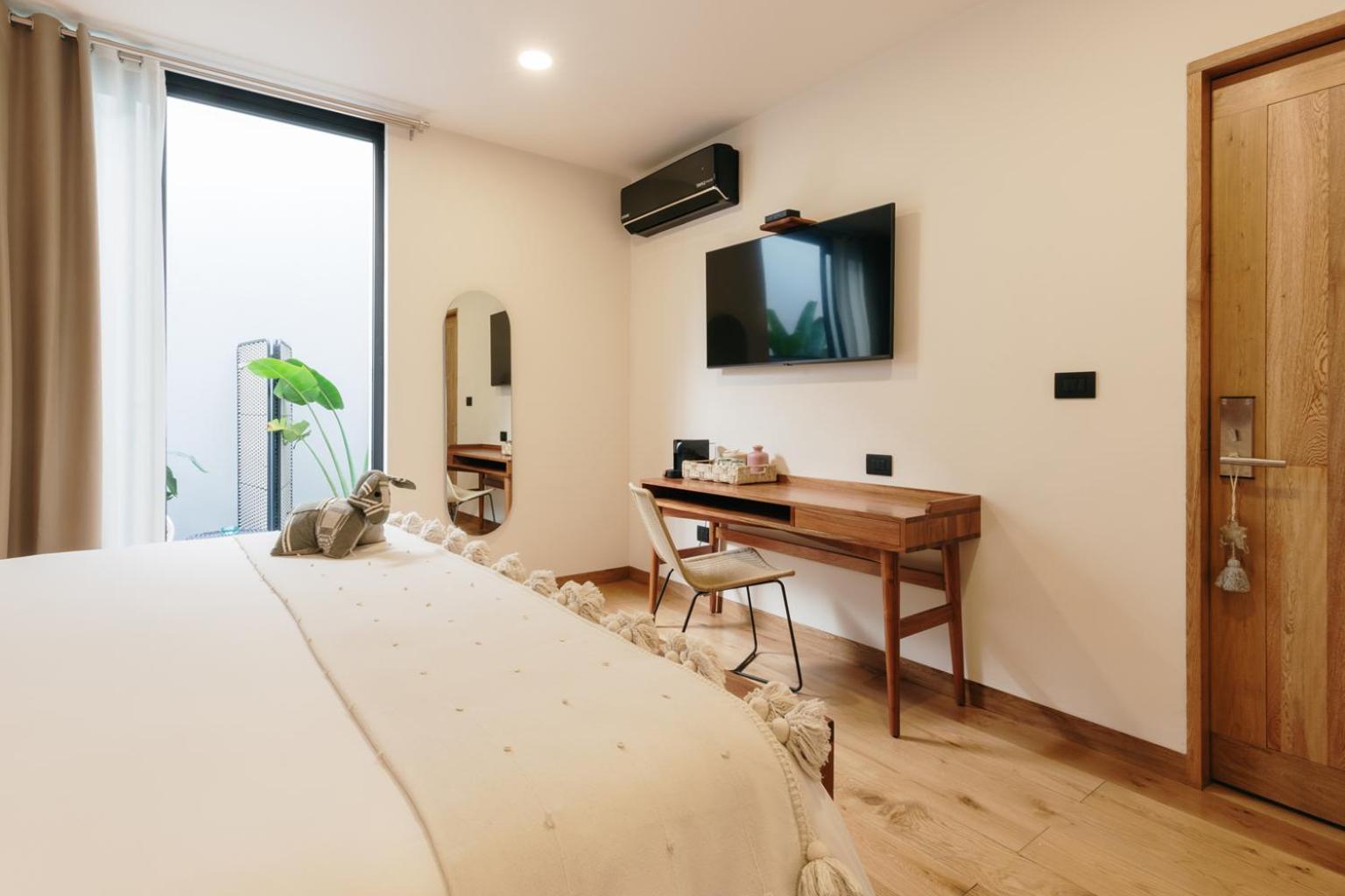 Deluxe King Room - Photo 3