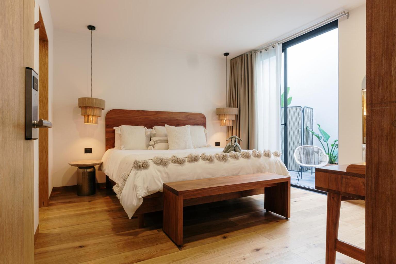 Deluxe King Room - Photo 5