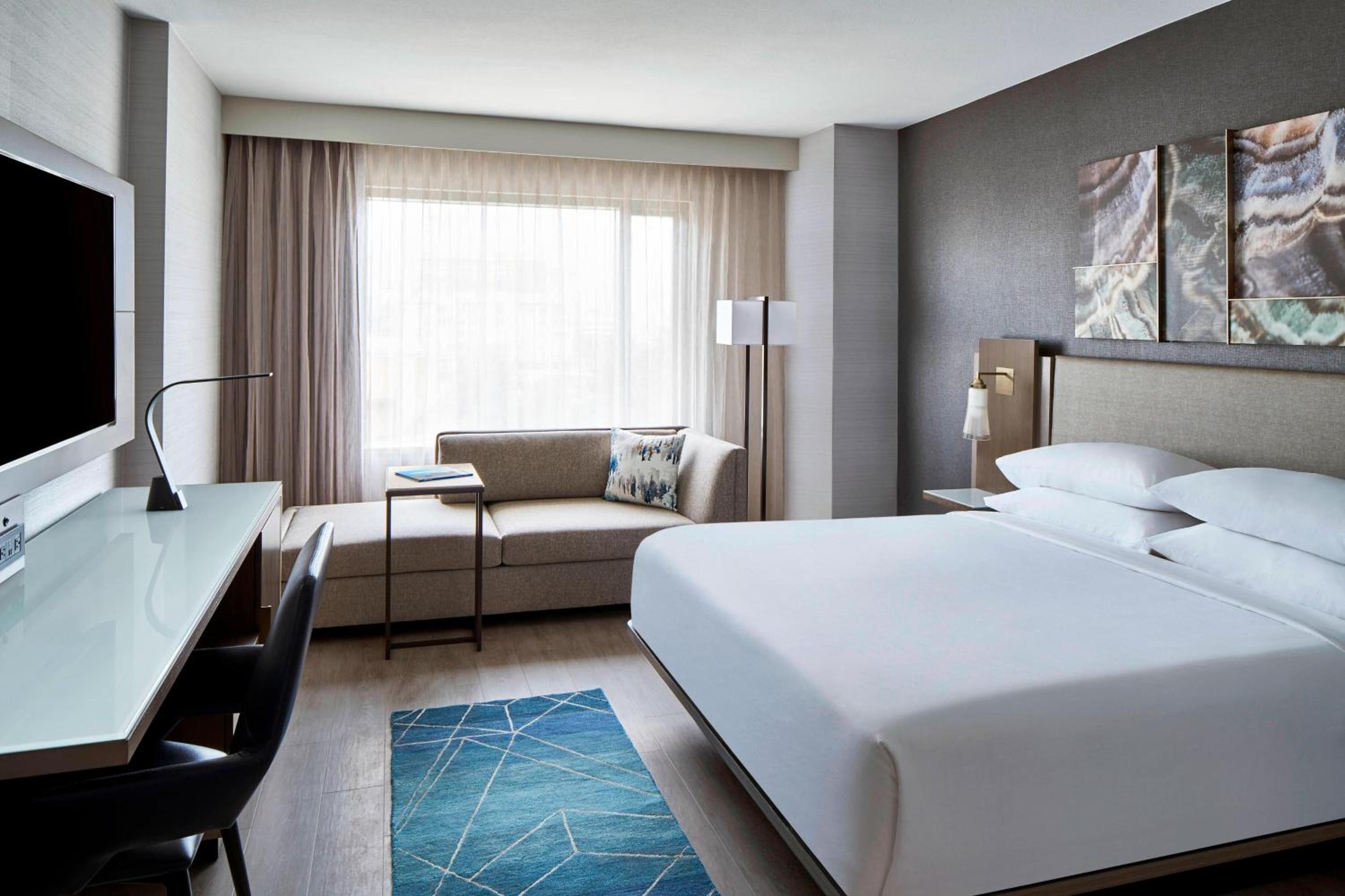 Guest Room, King bed - Photo 3