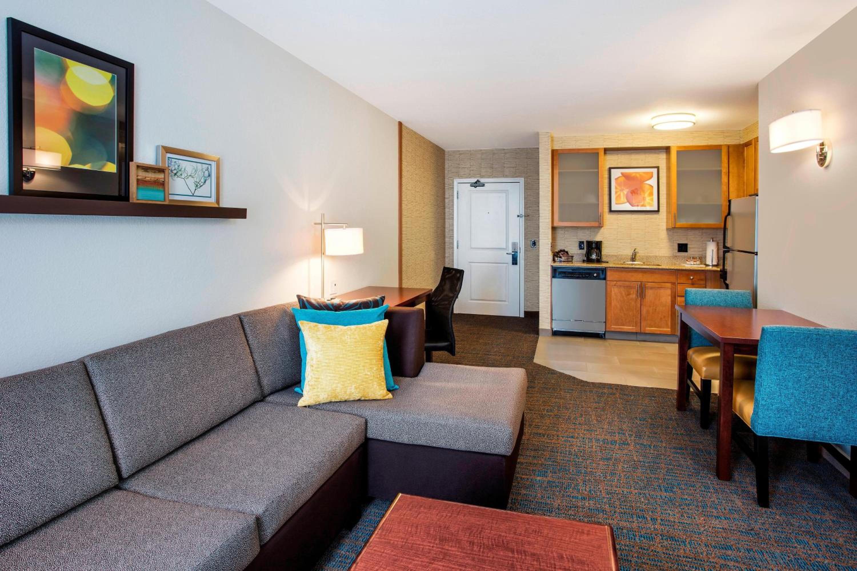 1 Bedroom Larger Suite, 1 King, Sofa bed, Corner room thumbnail 6