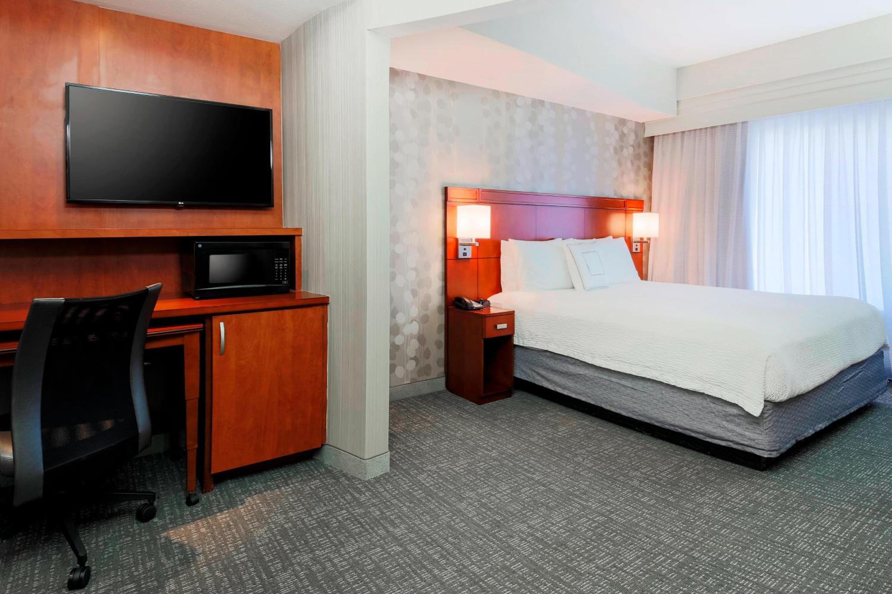 Junior Suite, 1 King, Sofa bed  - Photo 3