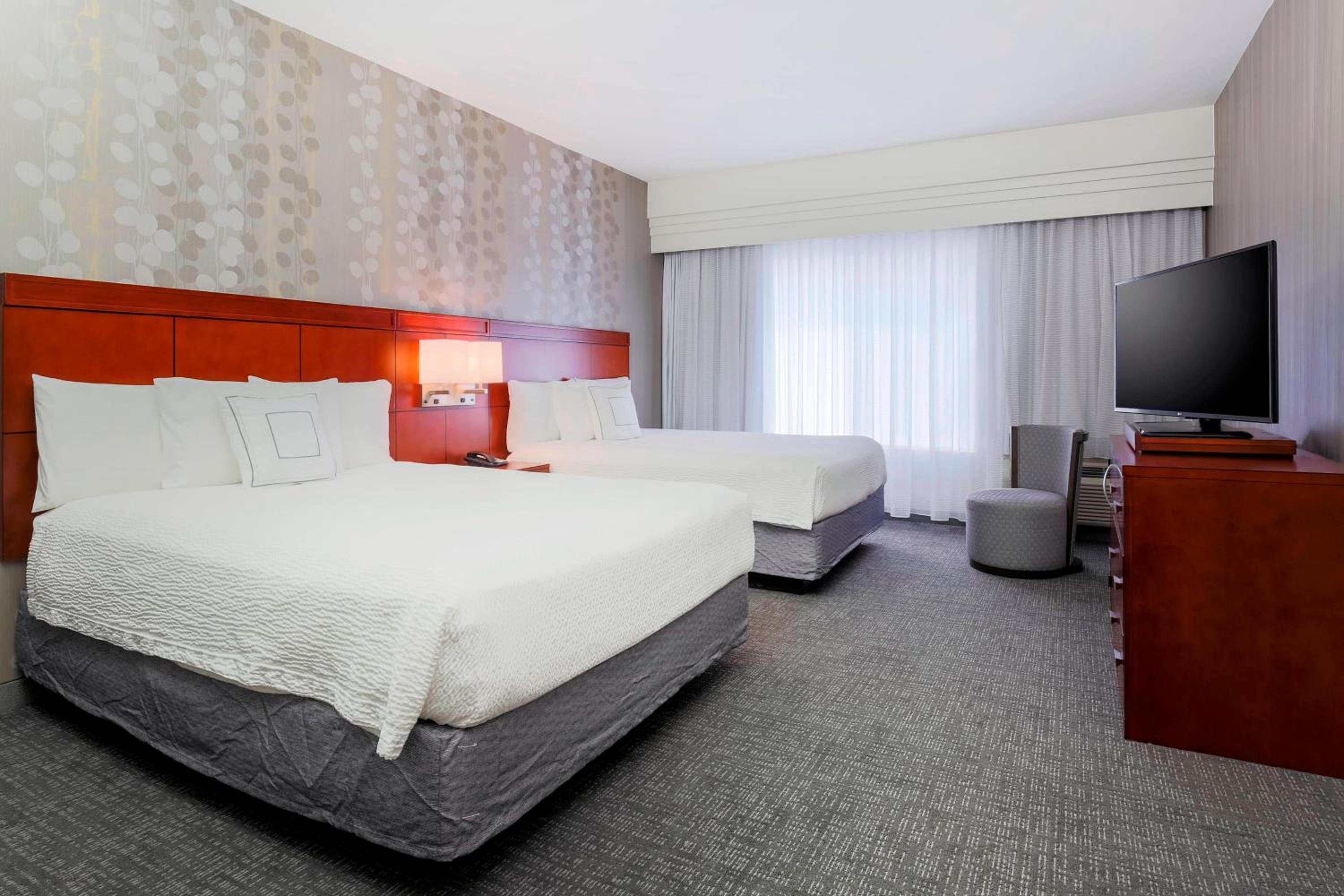 1 Bedroom 2 room Suite, 2 Queen, Sofa bed - Photo 4