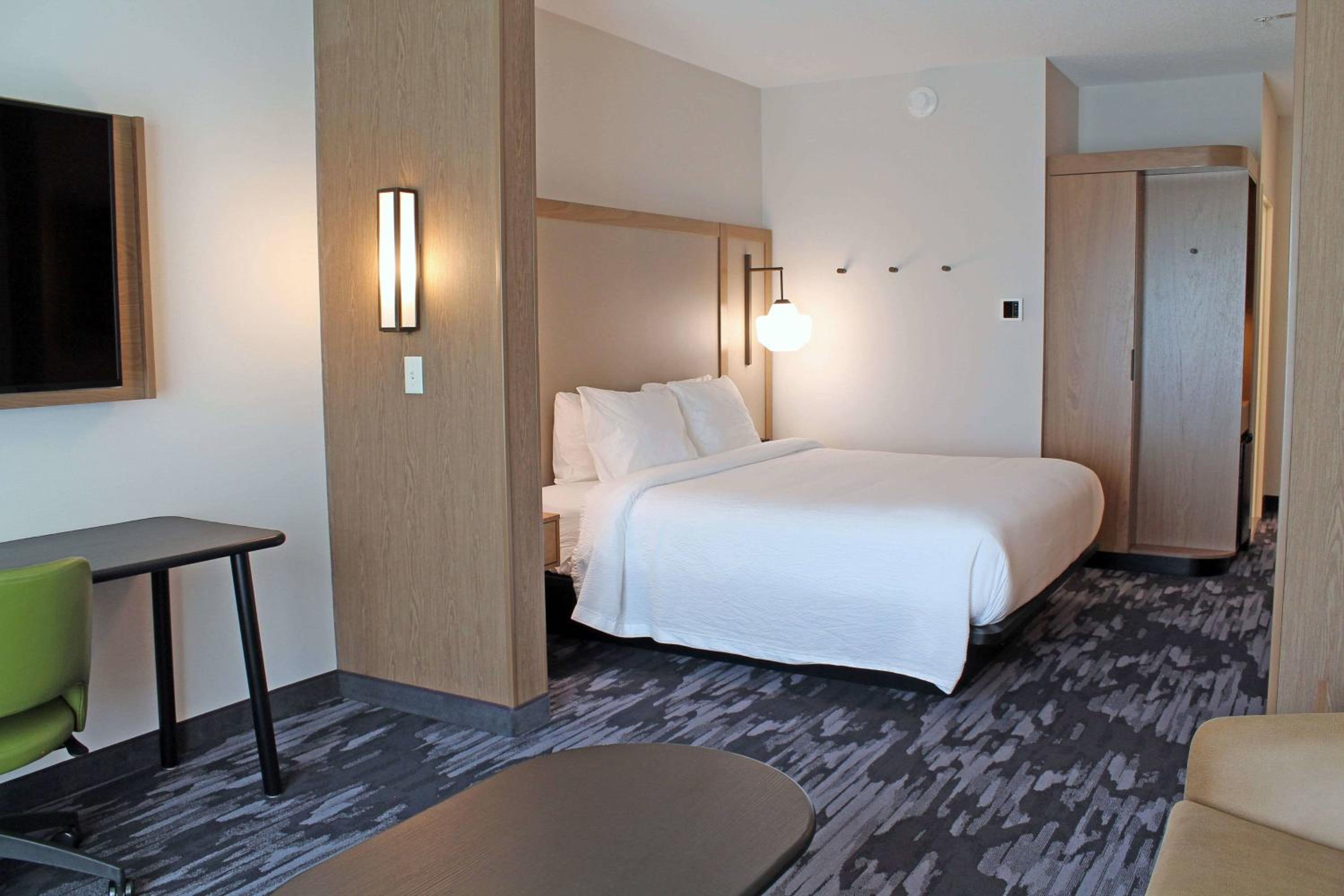 Executive King Suite with Sofa Bed - Photo 1