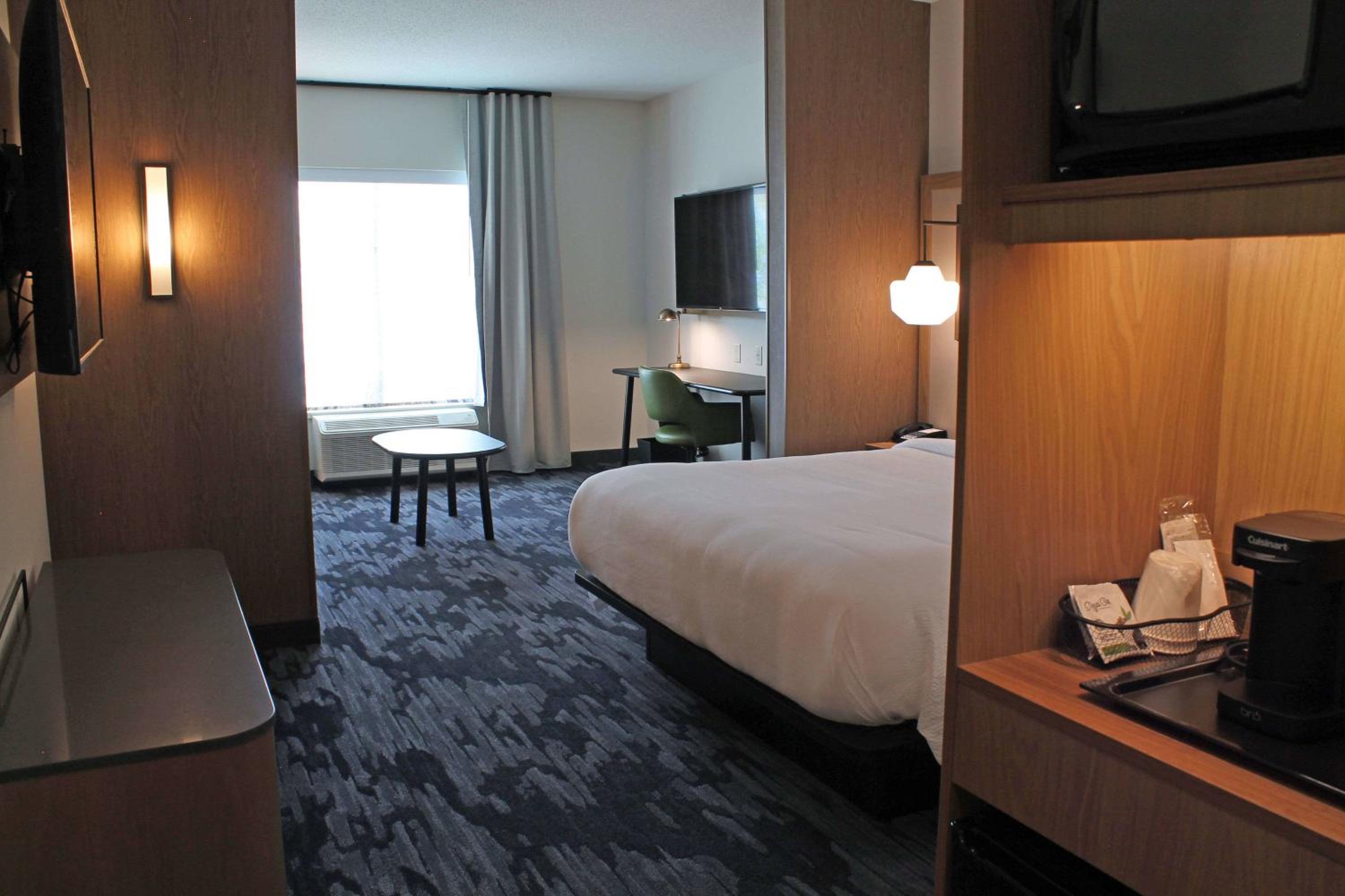 Executive King Suite with Sofa Bed - Photo 3