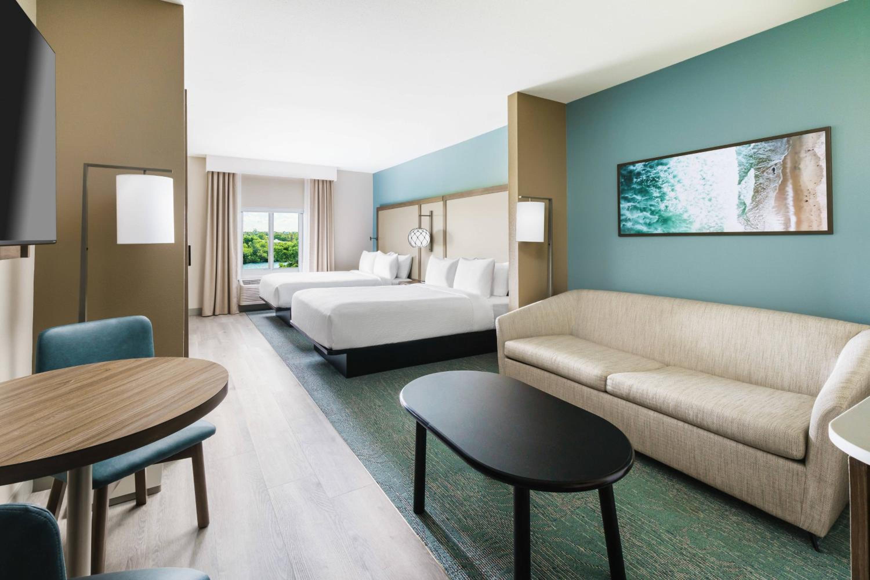 Suite, 2 Queen, Sofa bed, Pool view