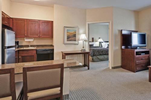 Two-Bedroom Suite With Four Double Beds - Non-Smoking - Photo 4