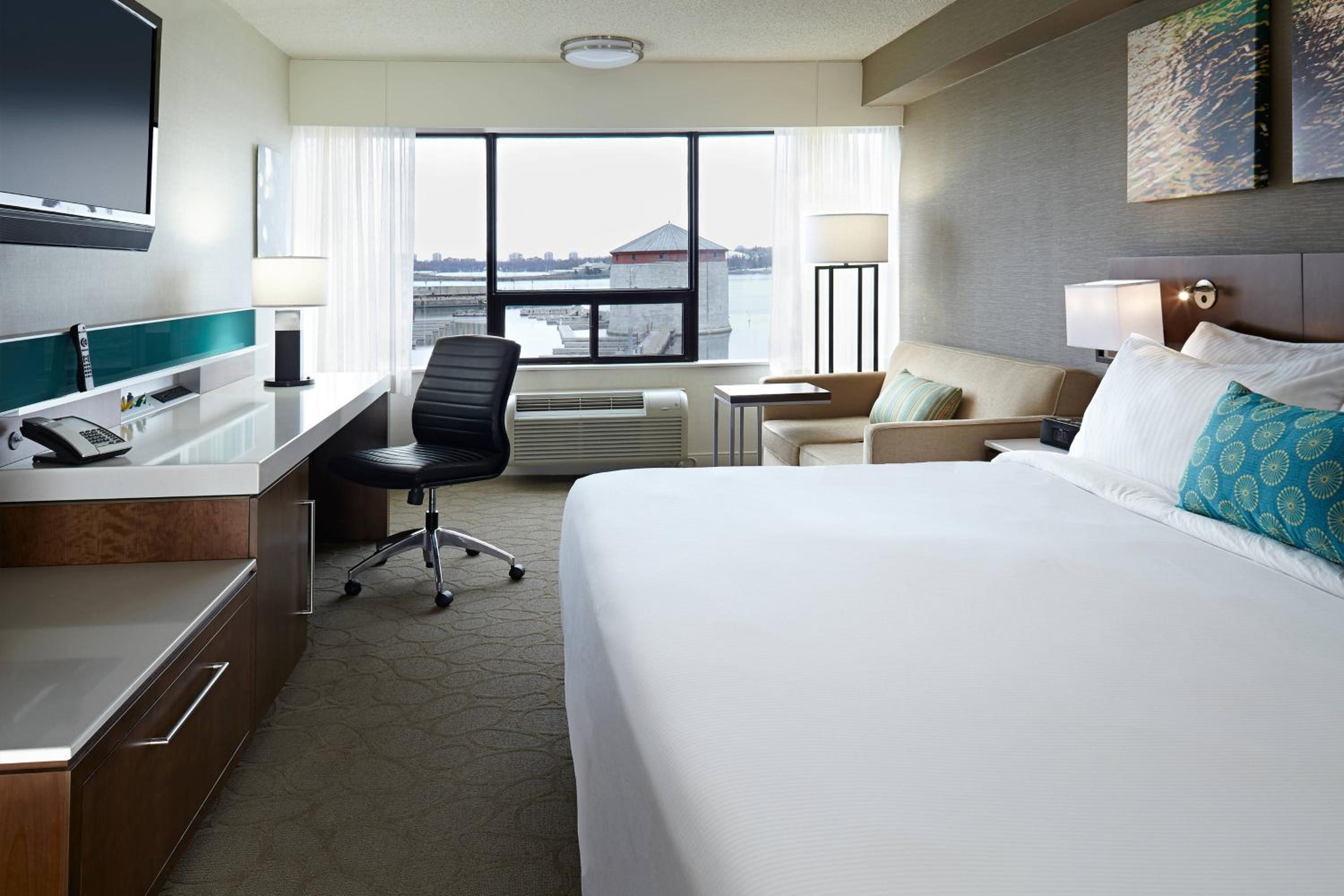 Deluxe King Room with Sofa Bed - Photo 2