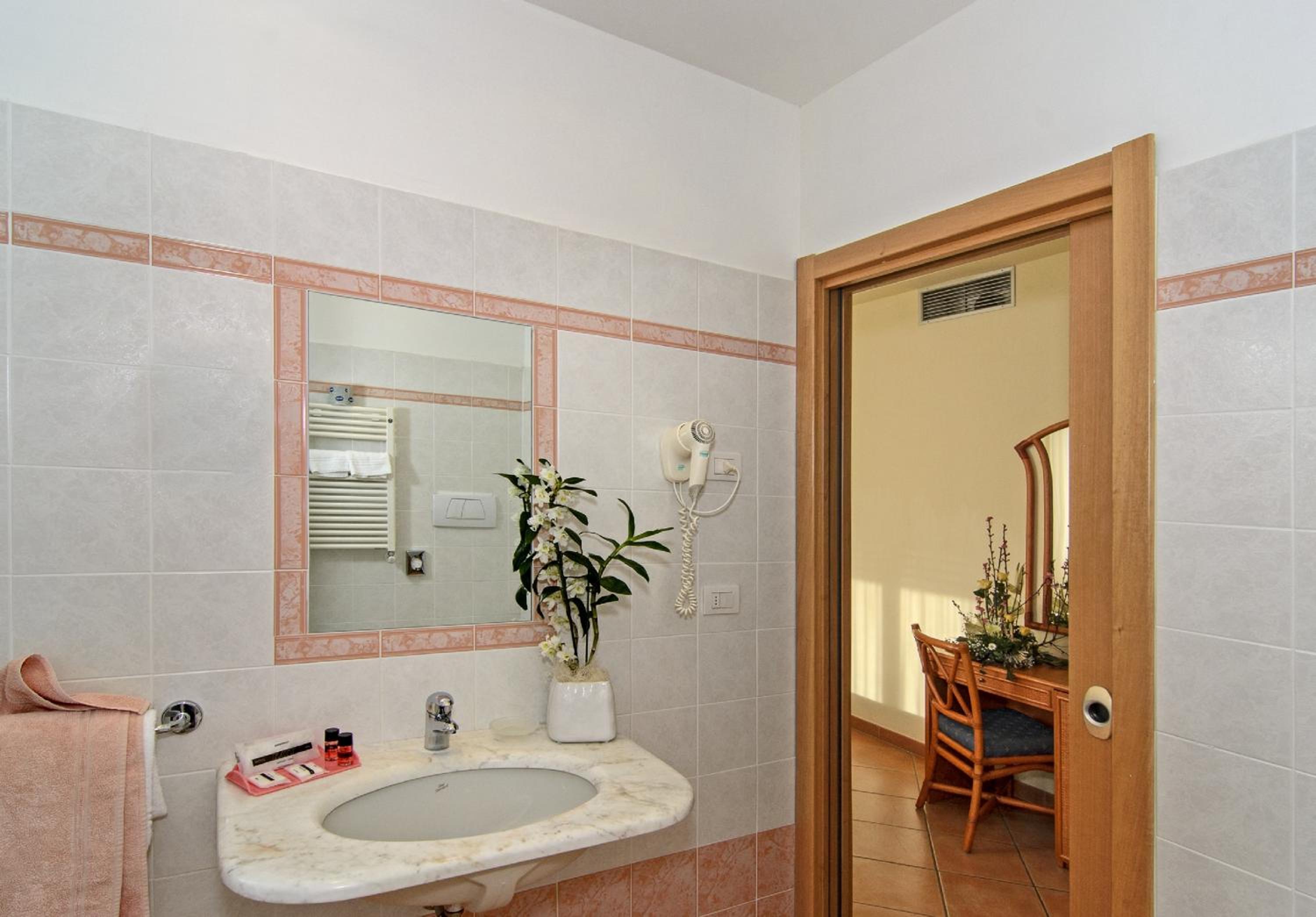 Double or Twin Room photo 2