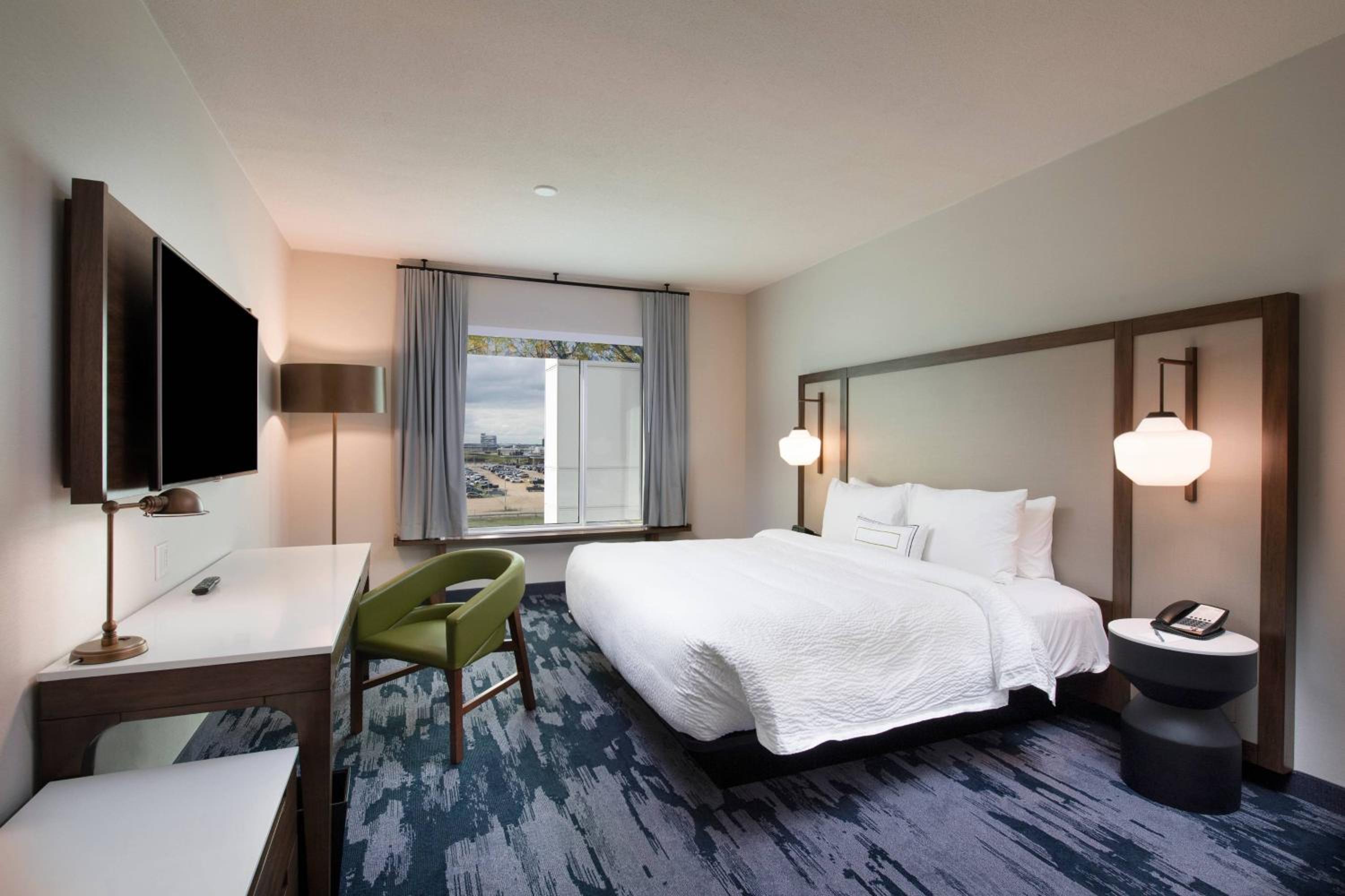 Guest Room, 1 King - Photo 4