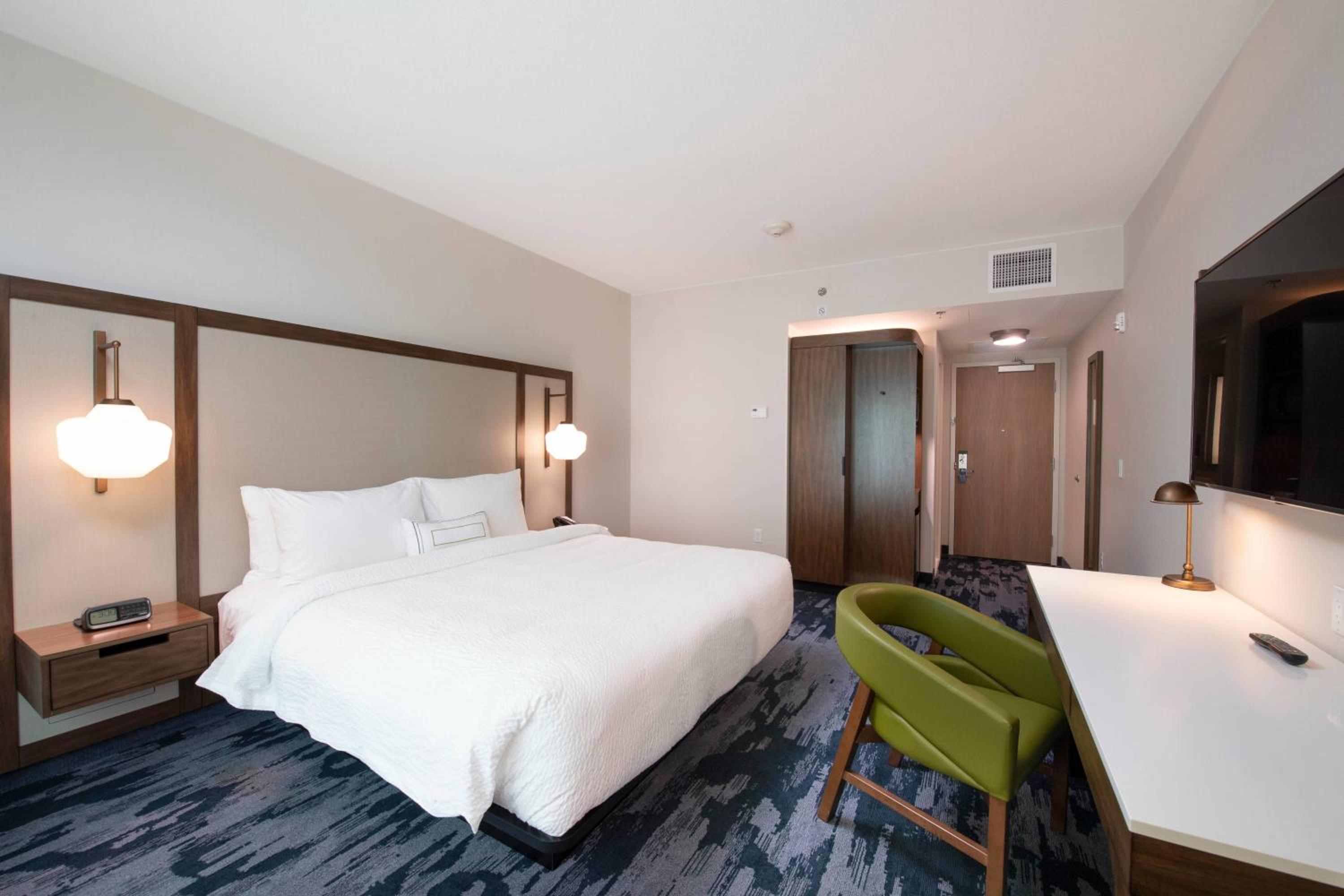 Guest Room, 1 King - Photo 1
