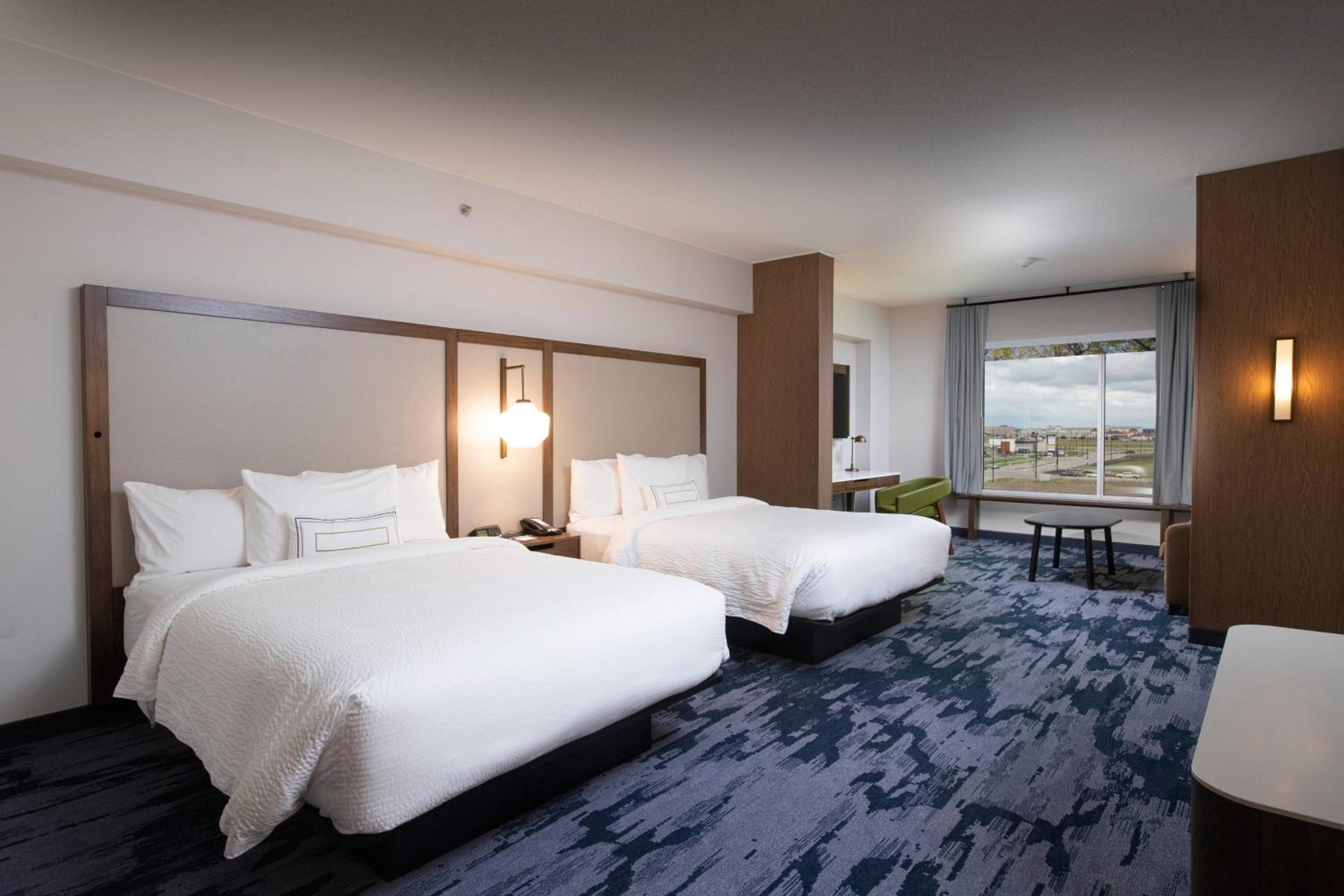 Suite, 2 Queen, Sofa bed
