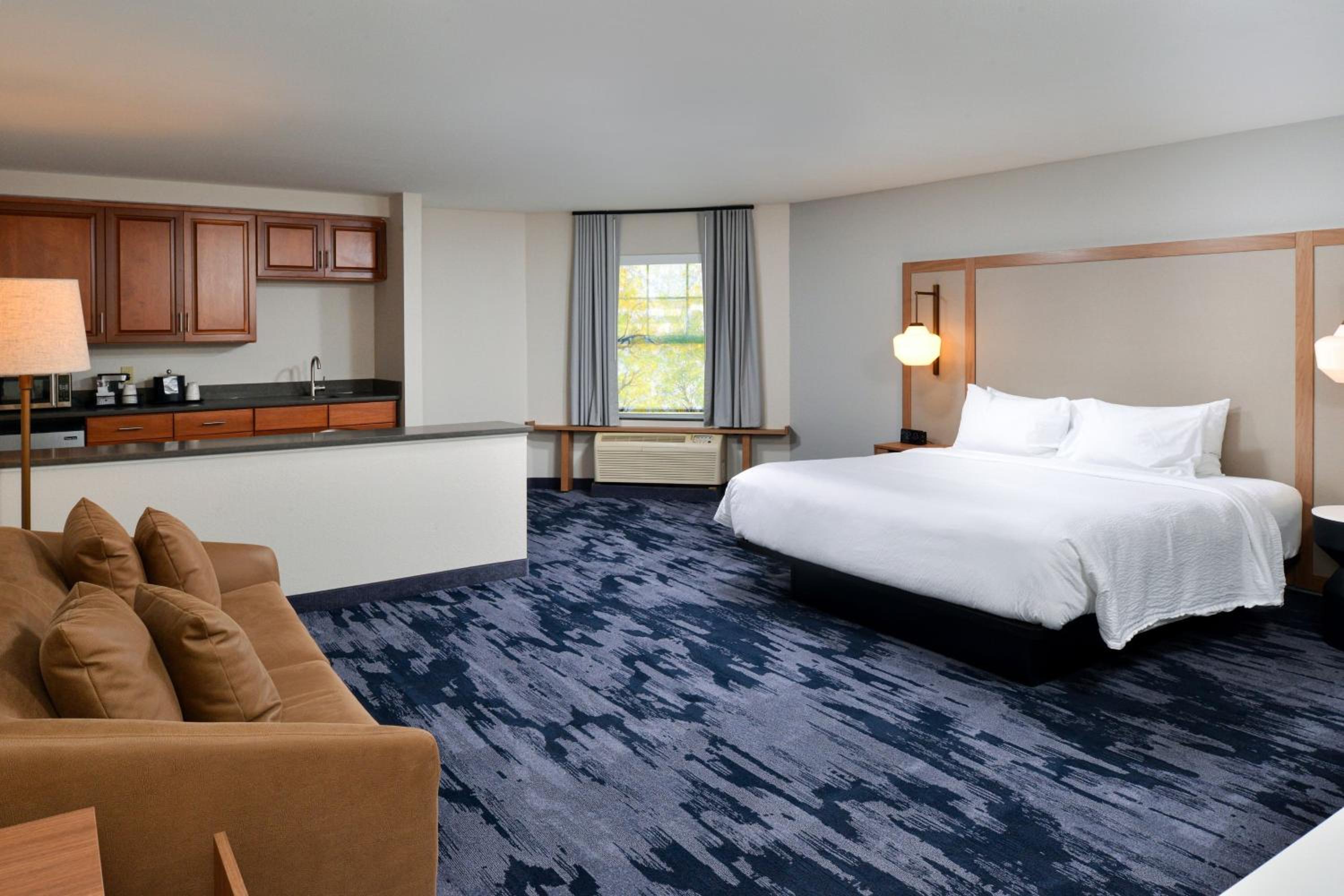Larger King Suite with Sofa Bed - Photo 2