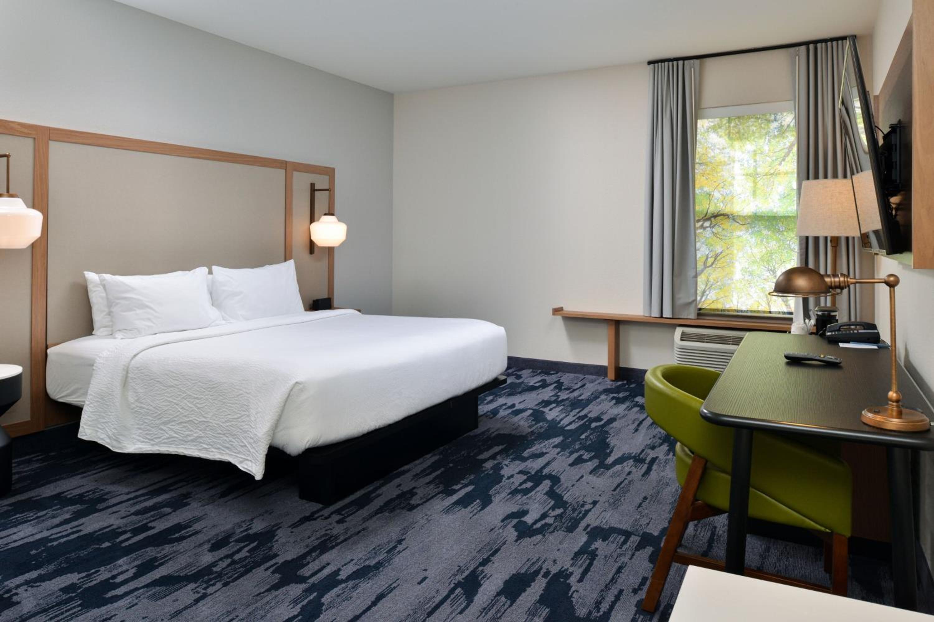 Guest Room, 1 King - Photo 1