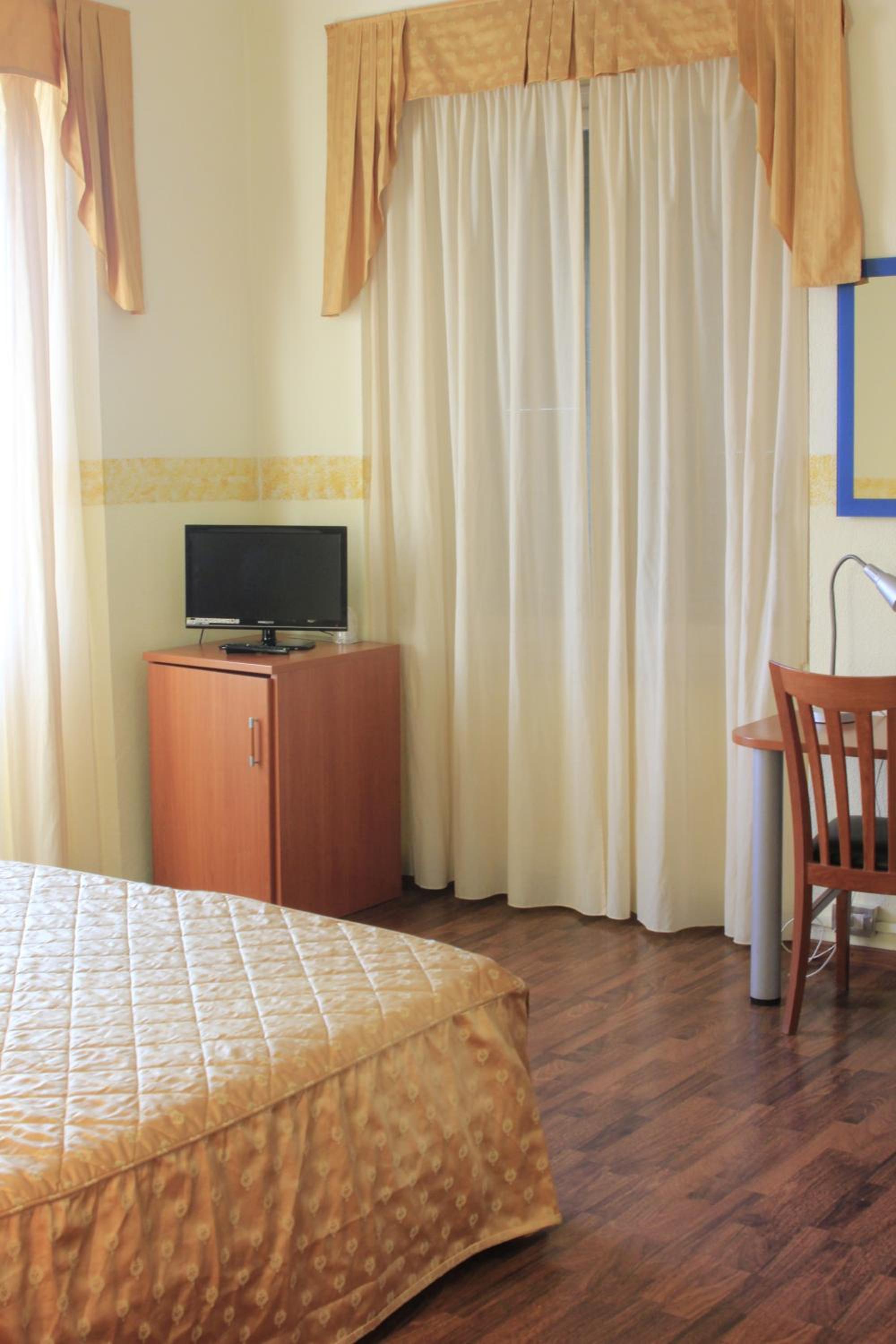 Double Room - Photo 2