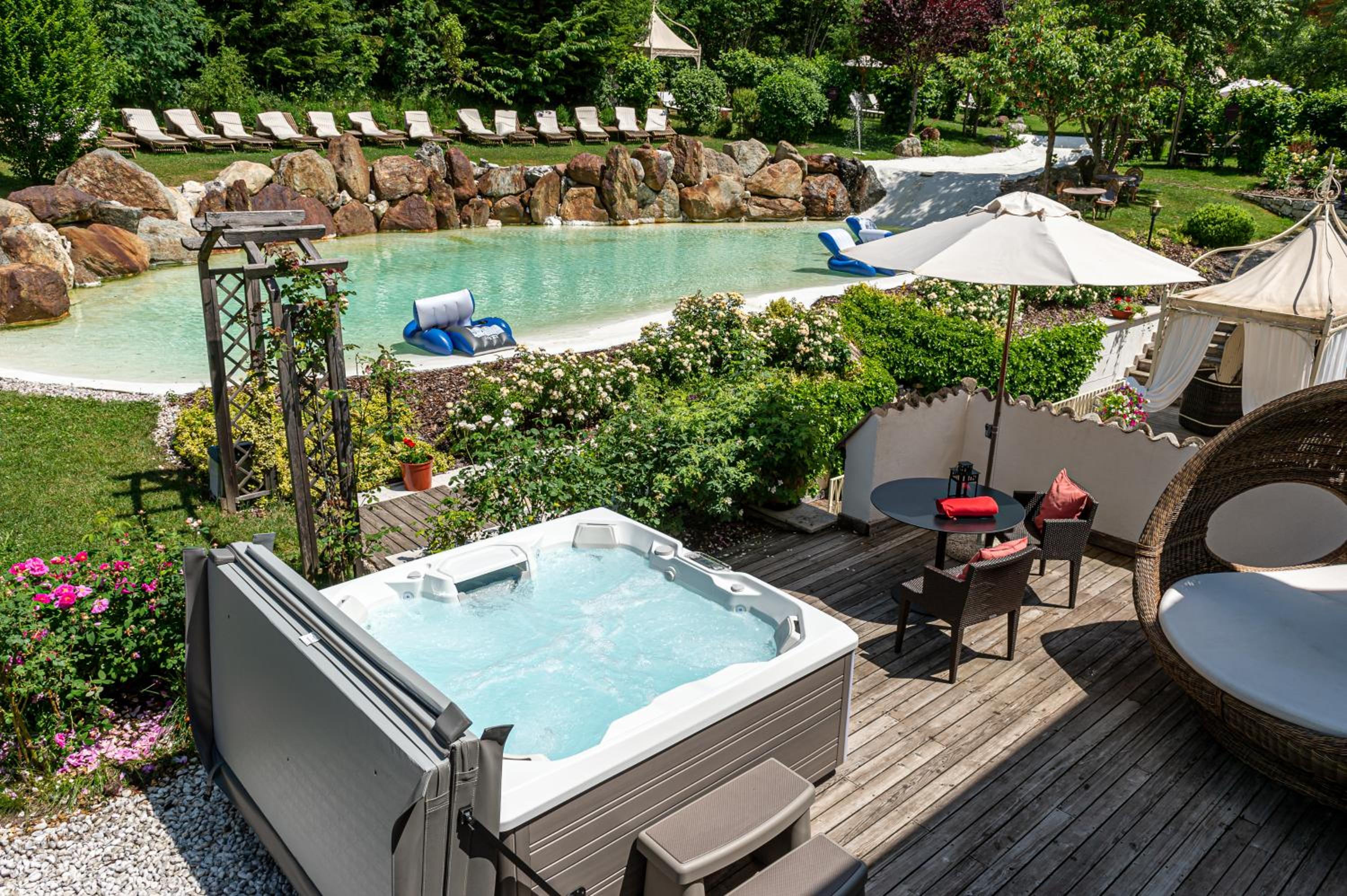 Suite with External Hot Tub photo 2