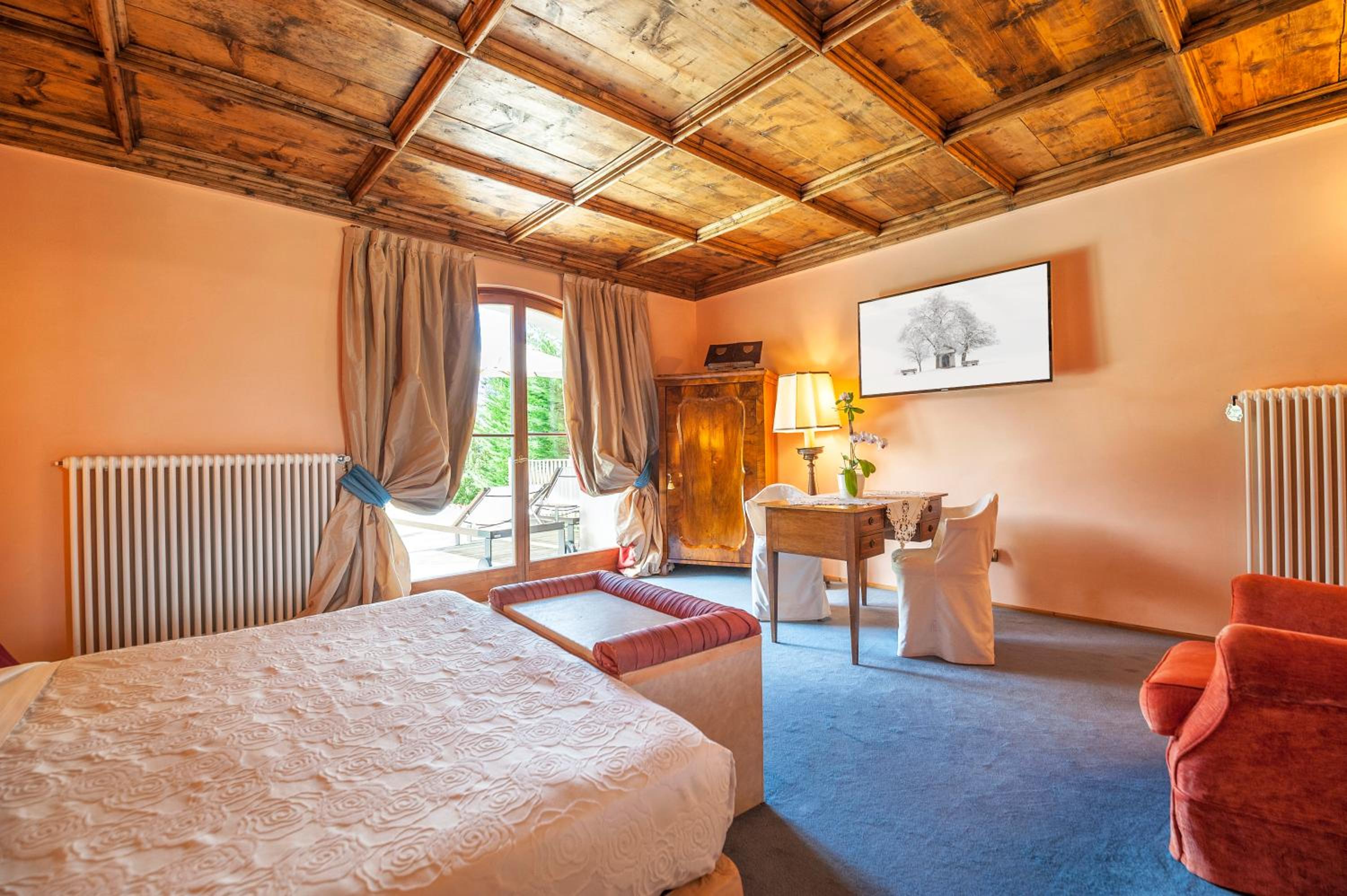 Double Room with Pool View - Photo 1