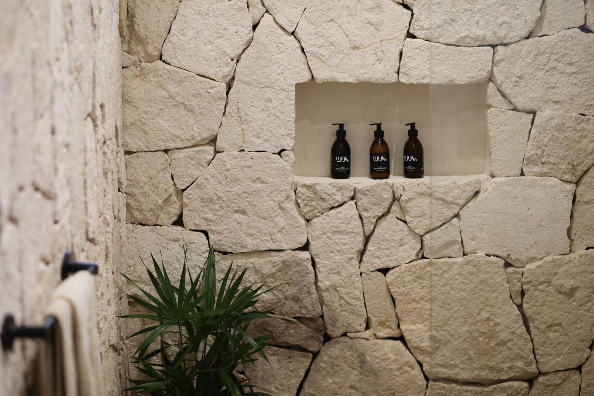 Villa with Private Pool - Photo 17