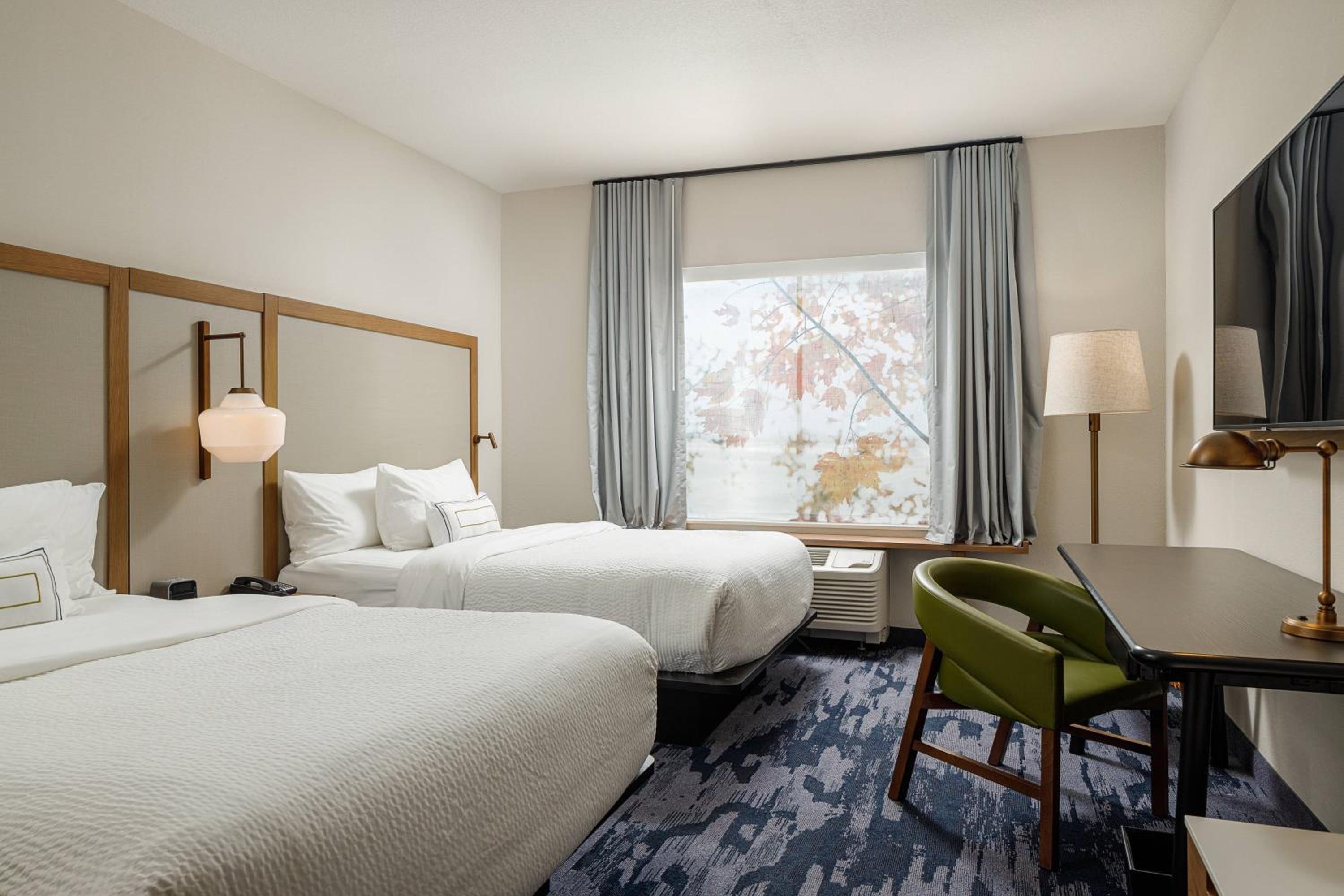 Queen Room with Two Queen Beds photo 1
