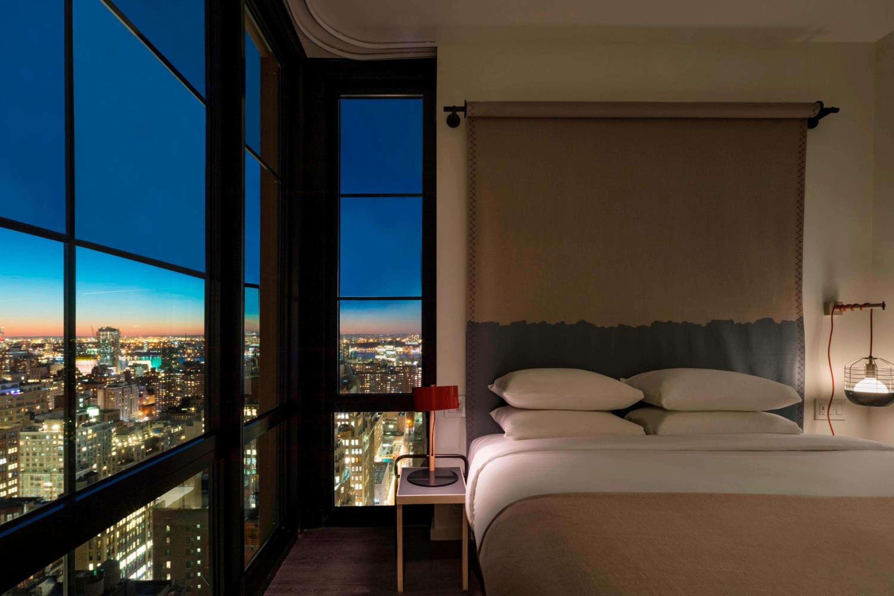 King Room with Landmark View - Hearing Accessible - Photo 5