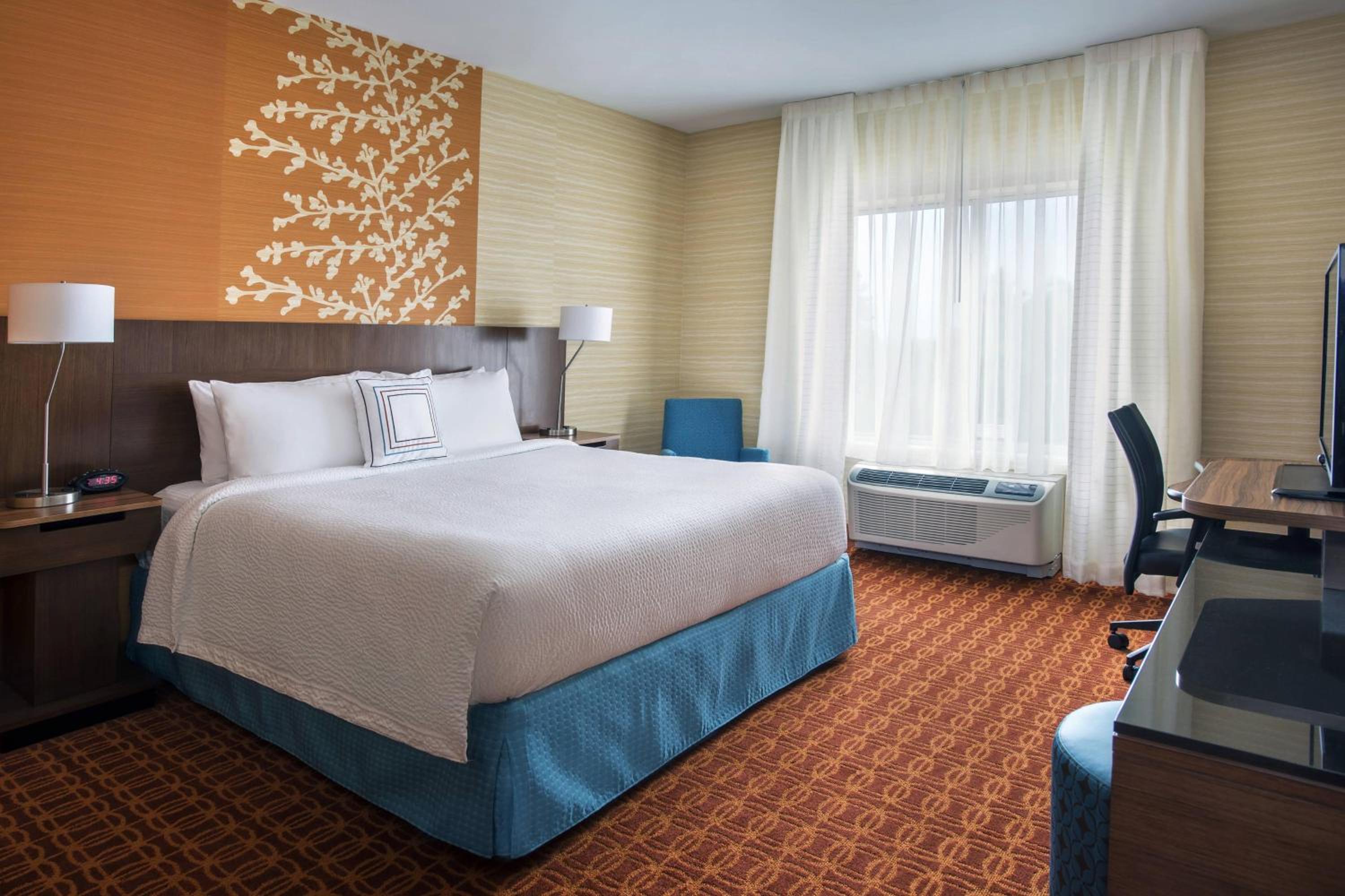 Deluxe King Room - Low Floor photo 1