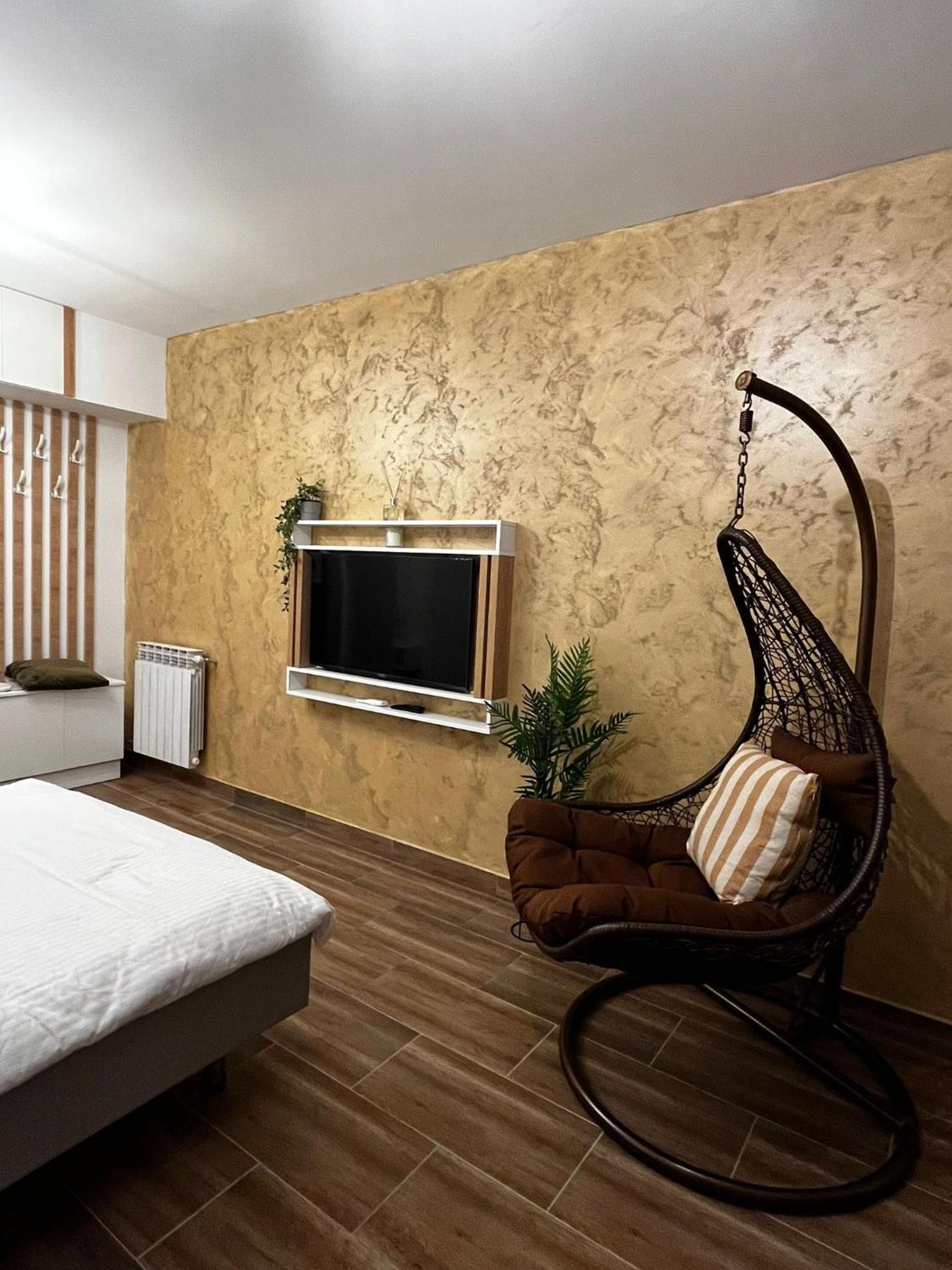 One-Bedroom Apartment - Photo 11