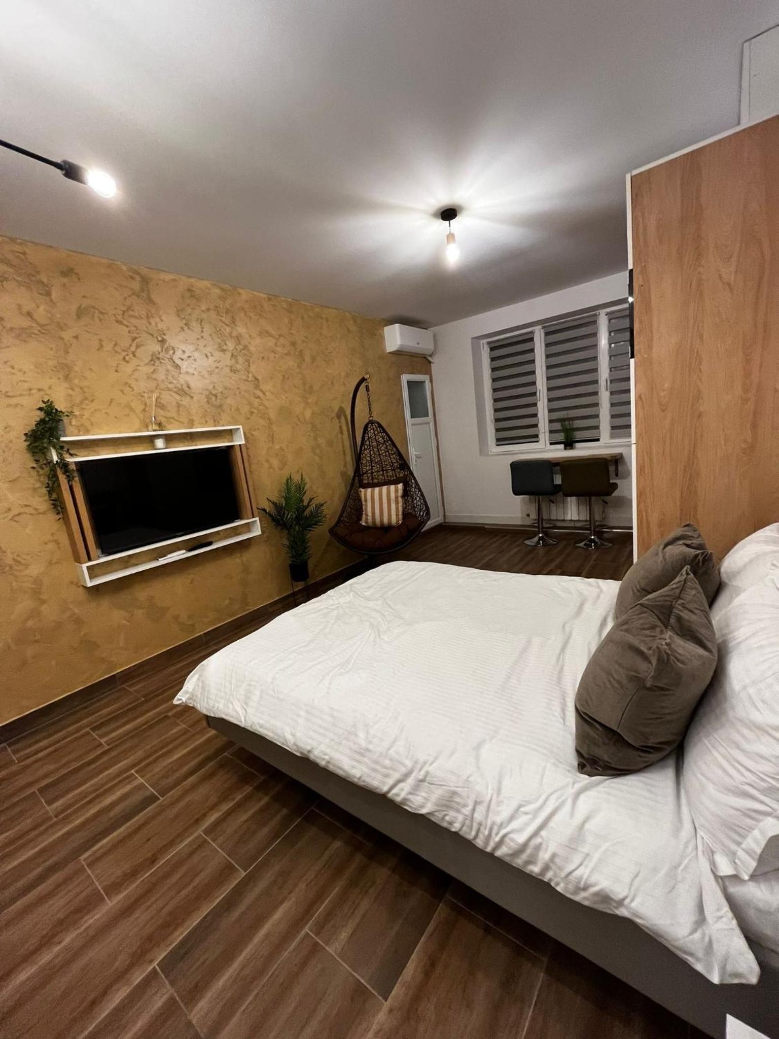 One-Bedroom Apartment - Photo 12