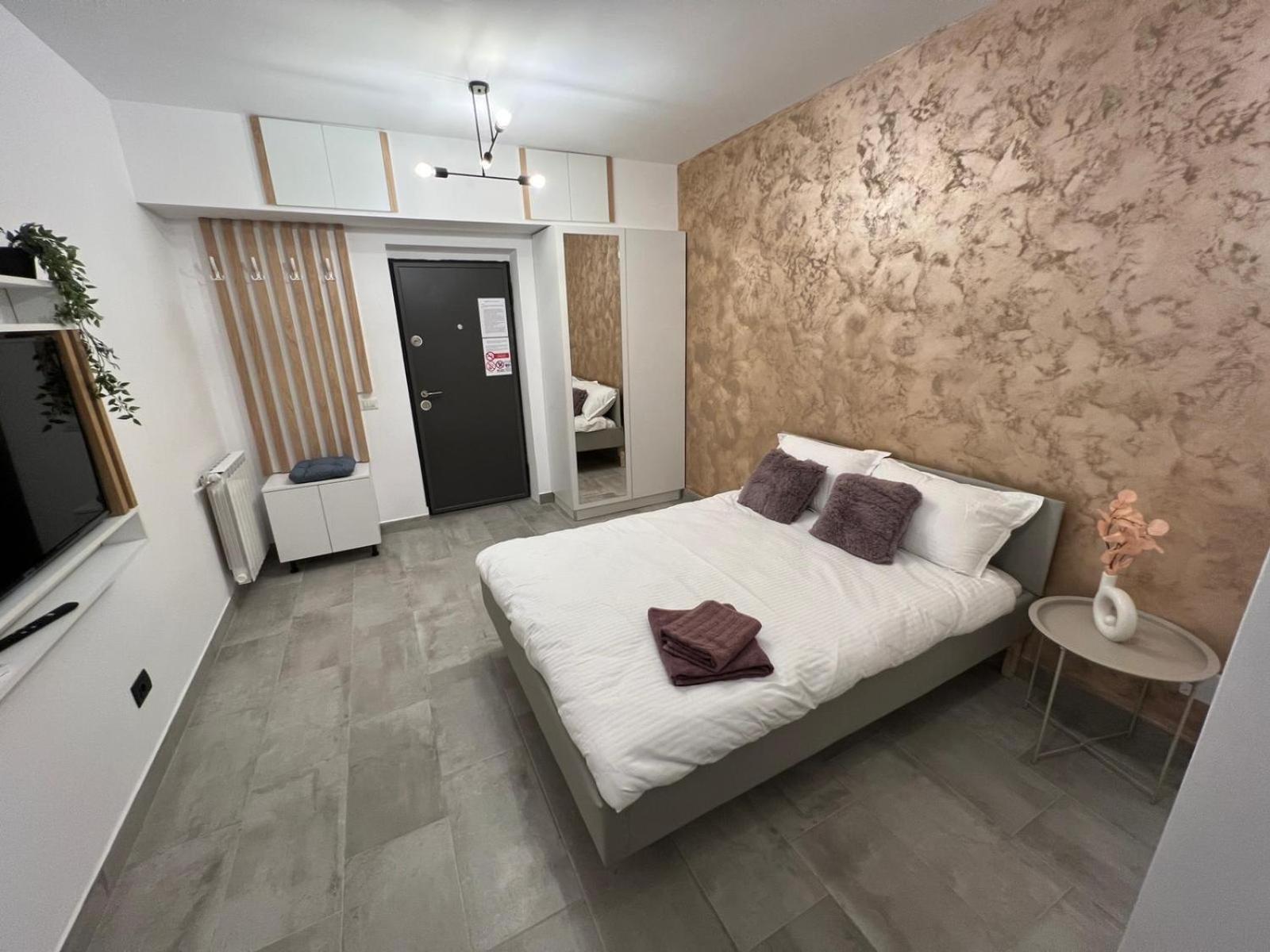 One-Bedroom Apartment - Photo 14