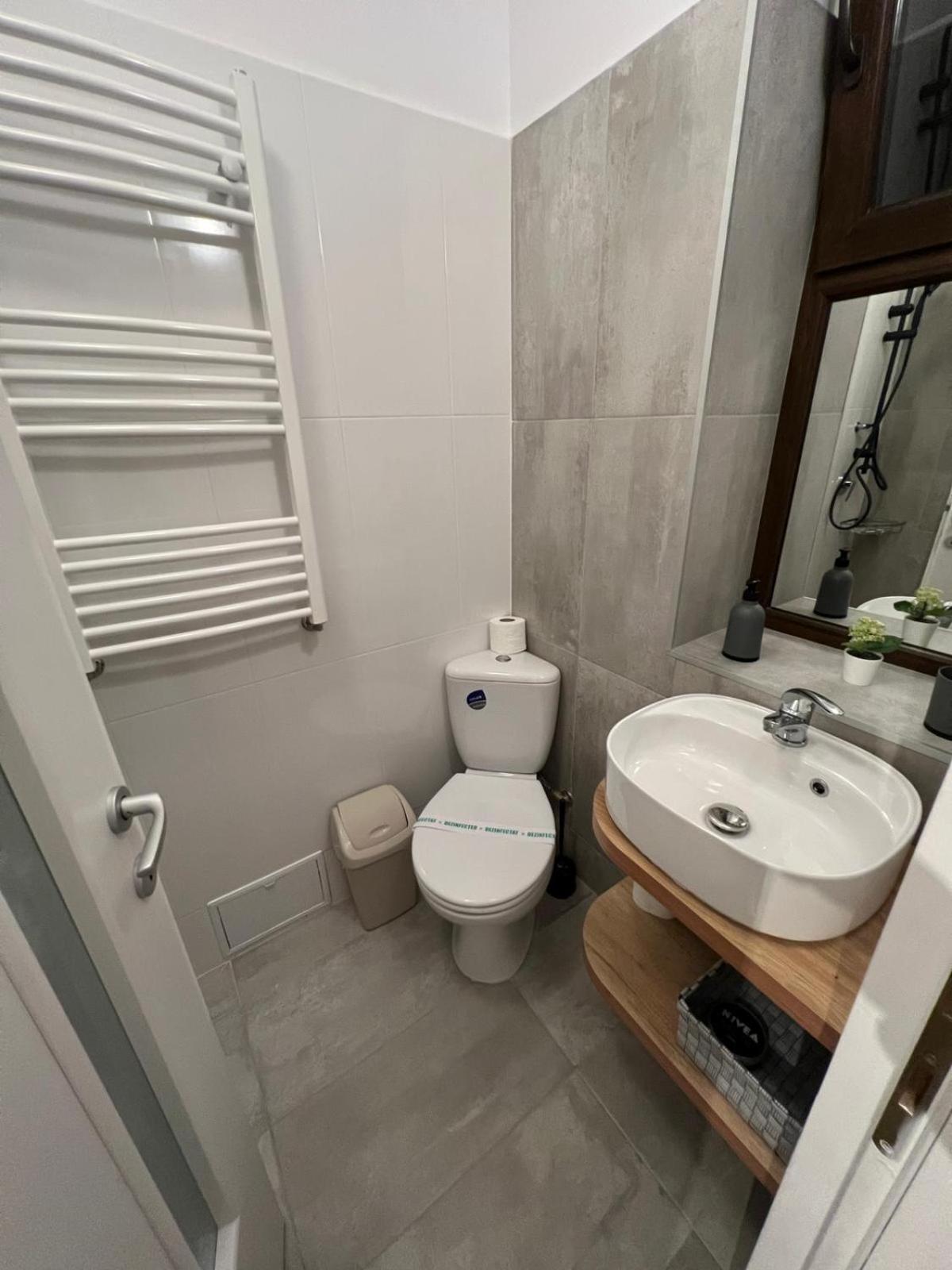 One-Bedroom Apartment - Photo 15