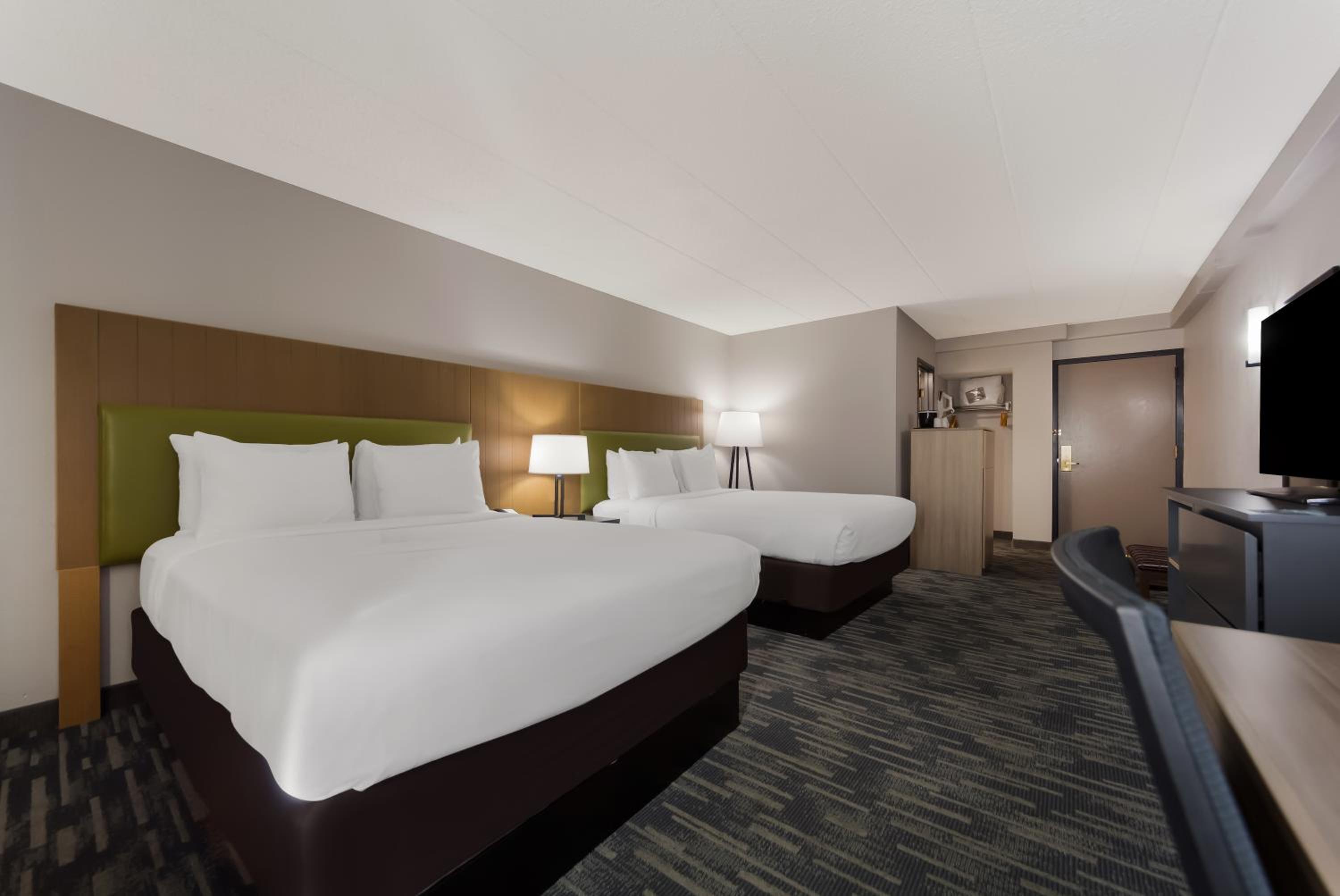 Deluxe Room with Two Double Beds and Balcony - Non-Smoking - Photo 5