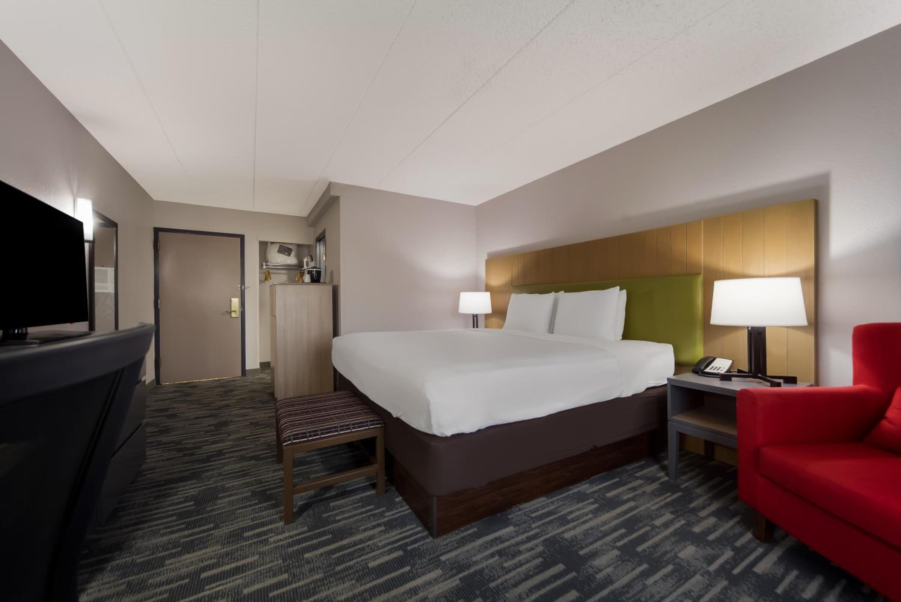 King Room - Non-Smoking - Photo 7