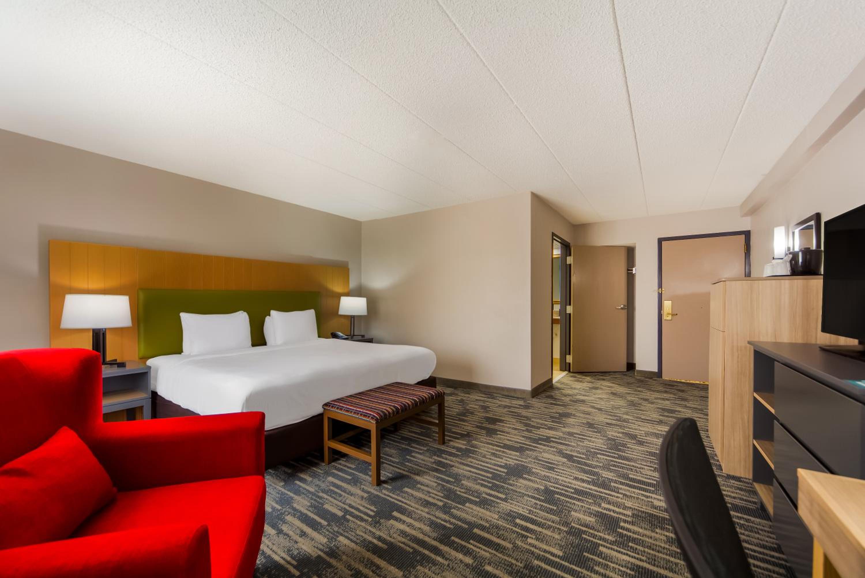 King Room - Non-Smoking - Photo 3