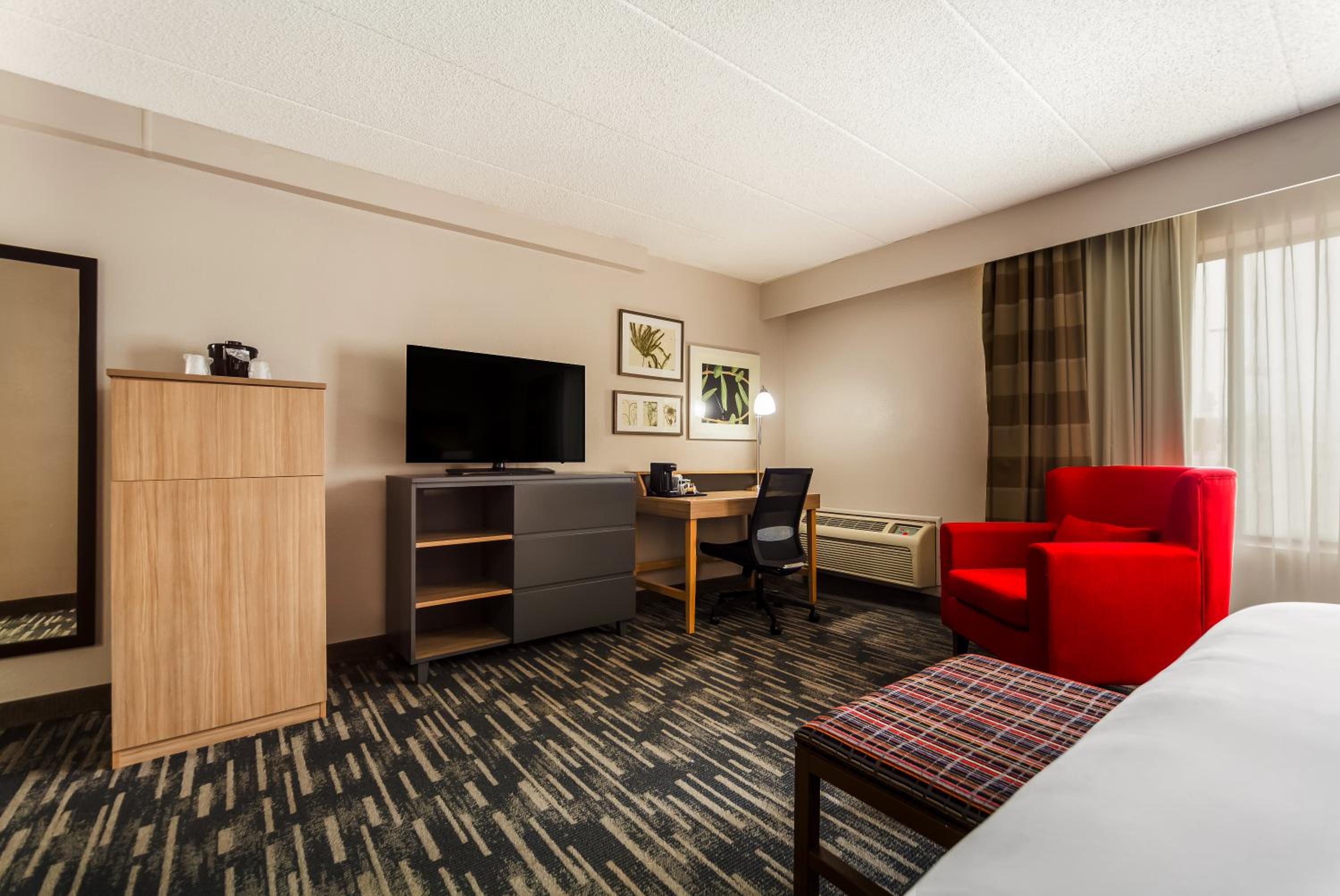 King Room - Non-Smoking - Photo 8